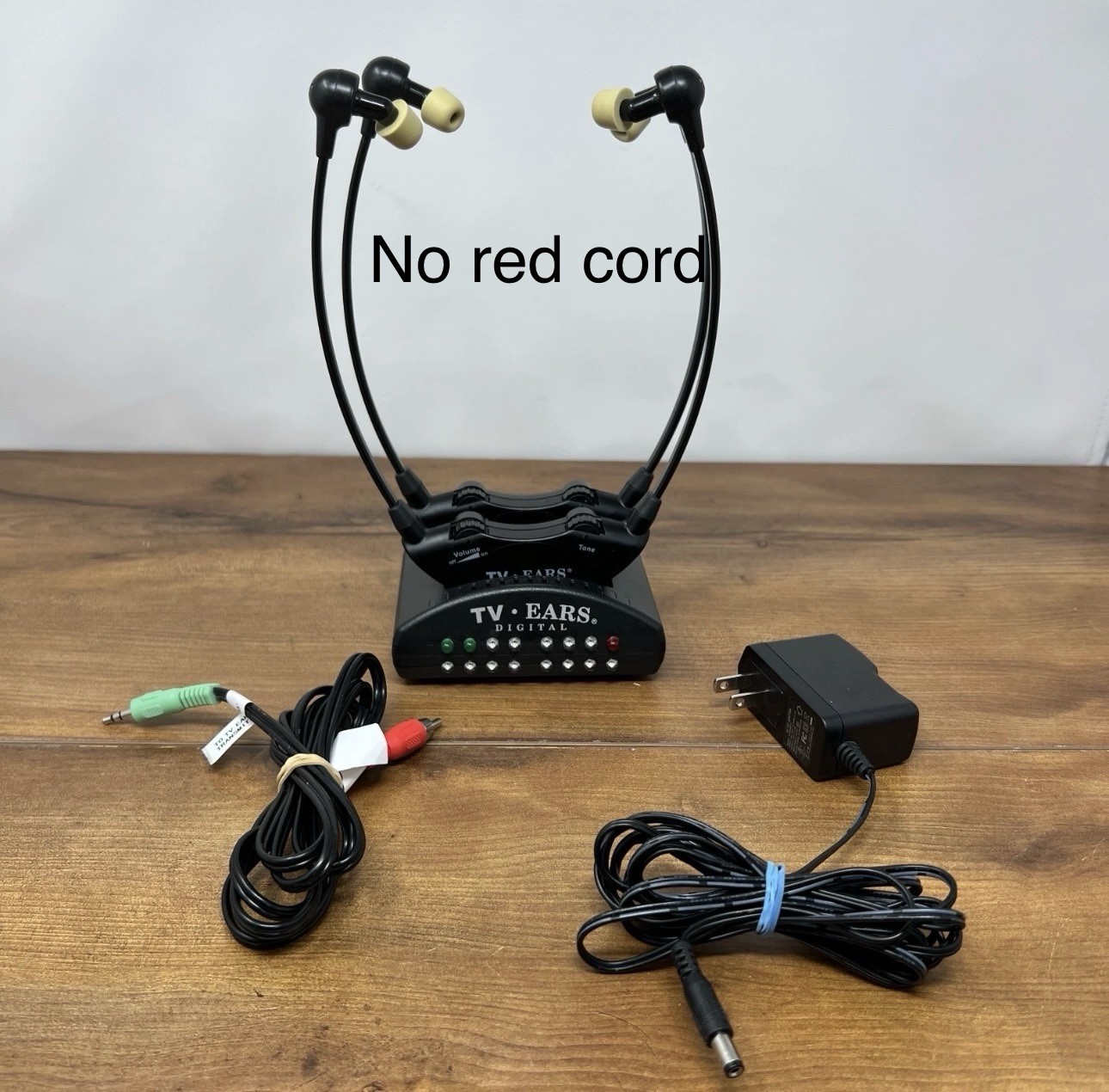 TV Ears Digital Wireless Listening System Model 21502F Earphones Dock Headset