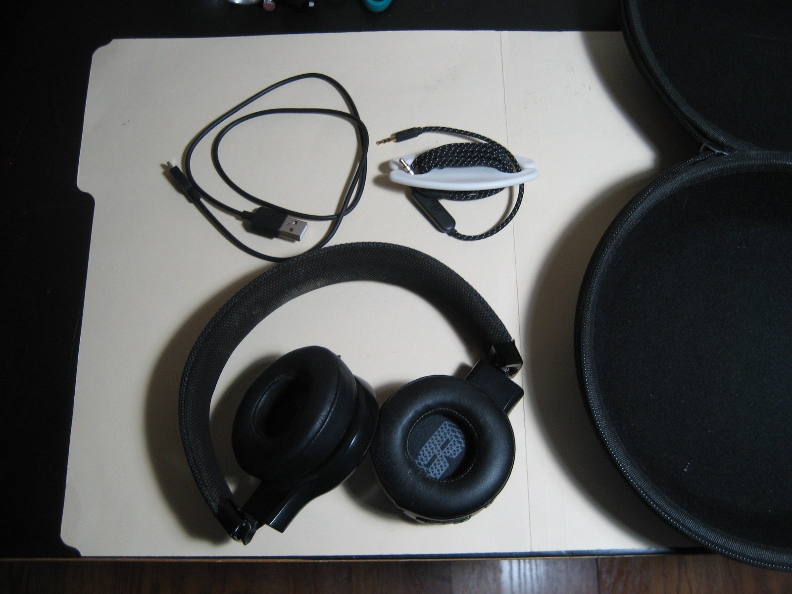 JBL Live Bluetooth or wired headphones with Carrying Case – Fully Functional