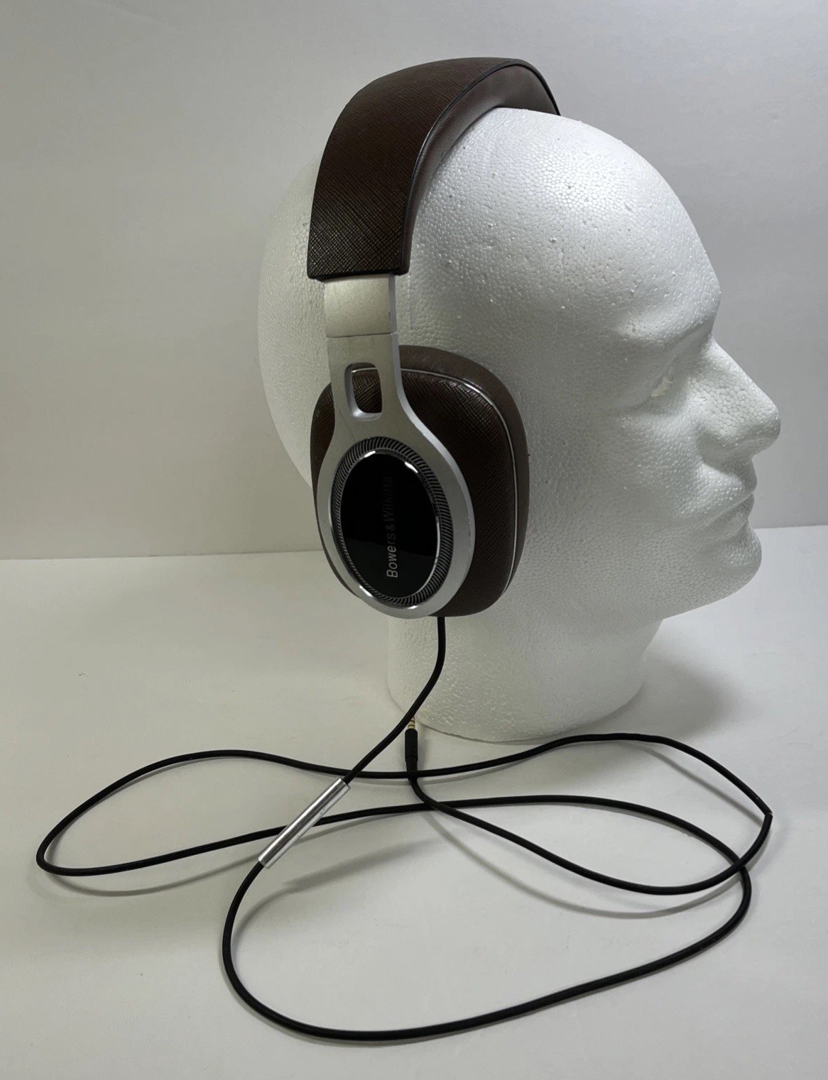 Bowers & Wilkins P9 Signature Headphones Brown – No Case – No Box