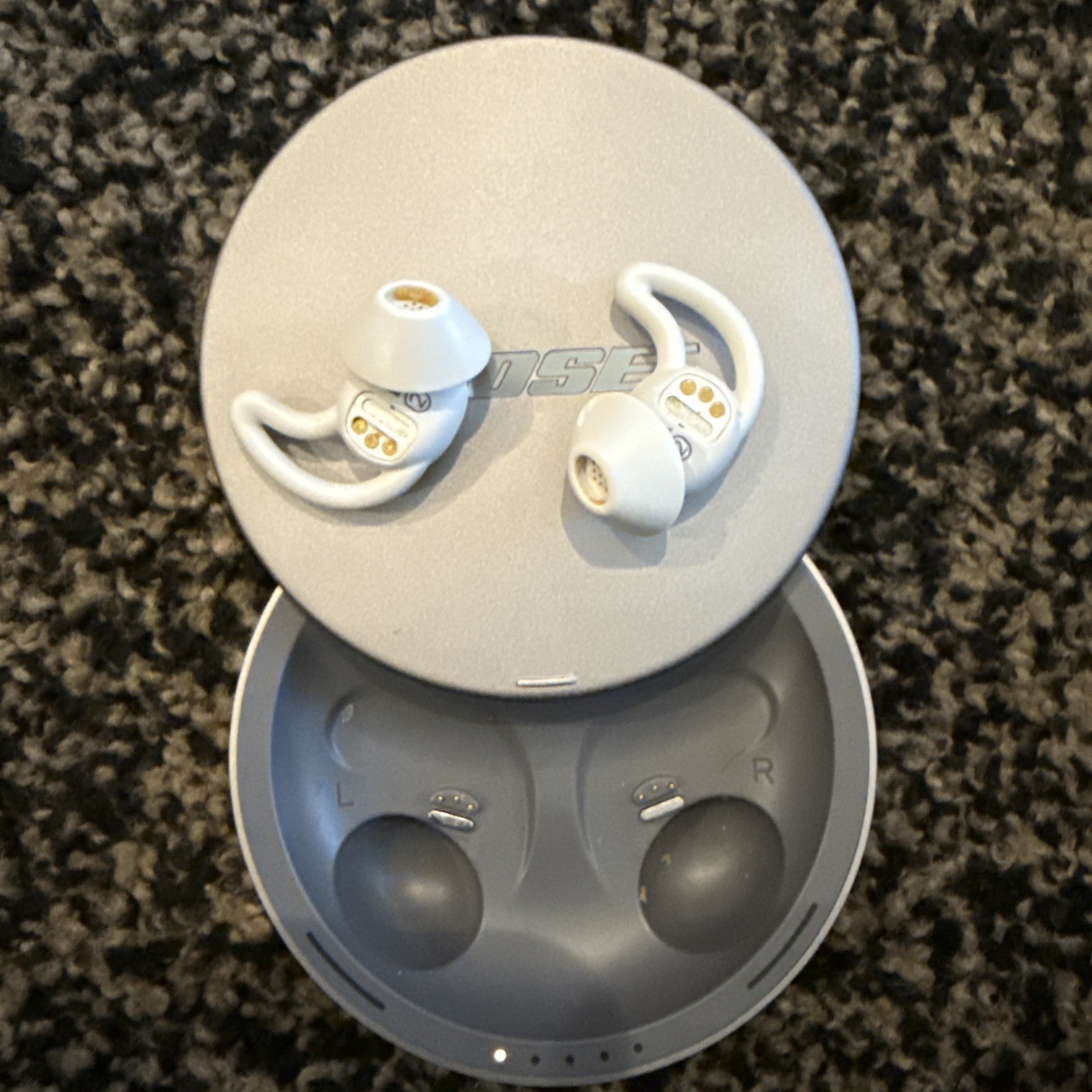 Bose Sleepbuds II Wireless In Ear Earbuds Noise-Masking Headphones Light Use