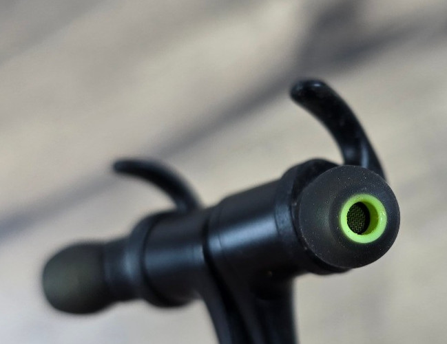 SoundPEATS Q12 Wireless Bluetooth Sports Earphones NO Charger