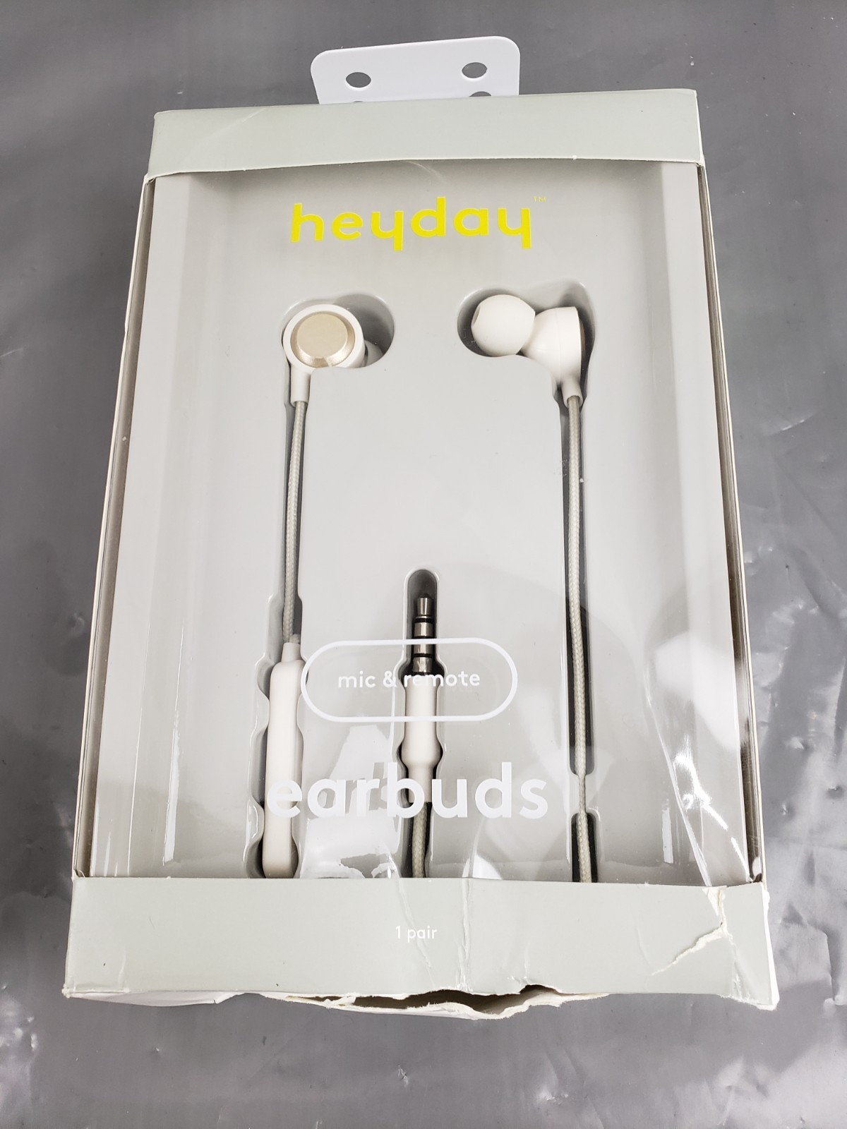 New LOT OF 9 heyday Corded Earbuds 3.5mm Plug Micro with Remote Comfort Fit
