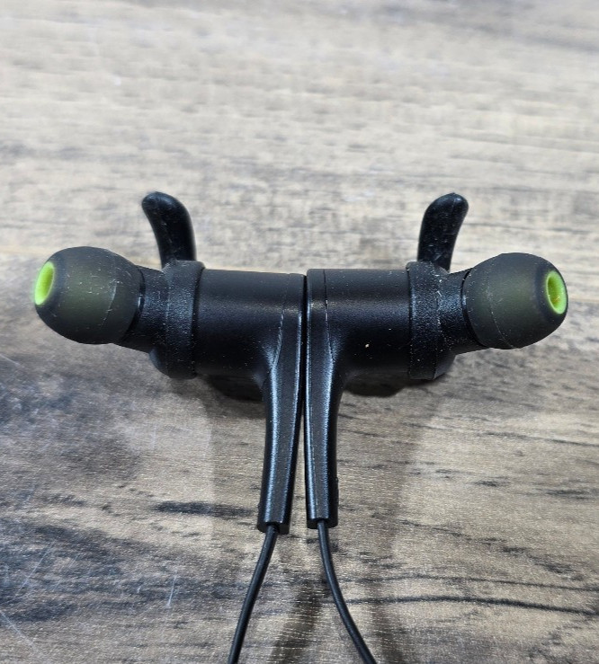 SoundPEATS Q12 Wireless Bluetooth Sports Earphones NO Charger