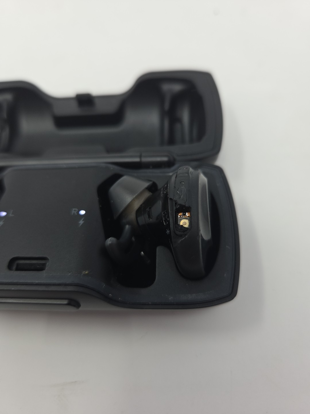 Bose SoundSport Free 423729 Earbuds Black True Wireless *READ*