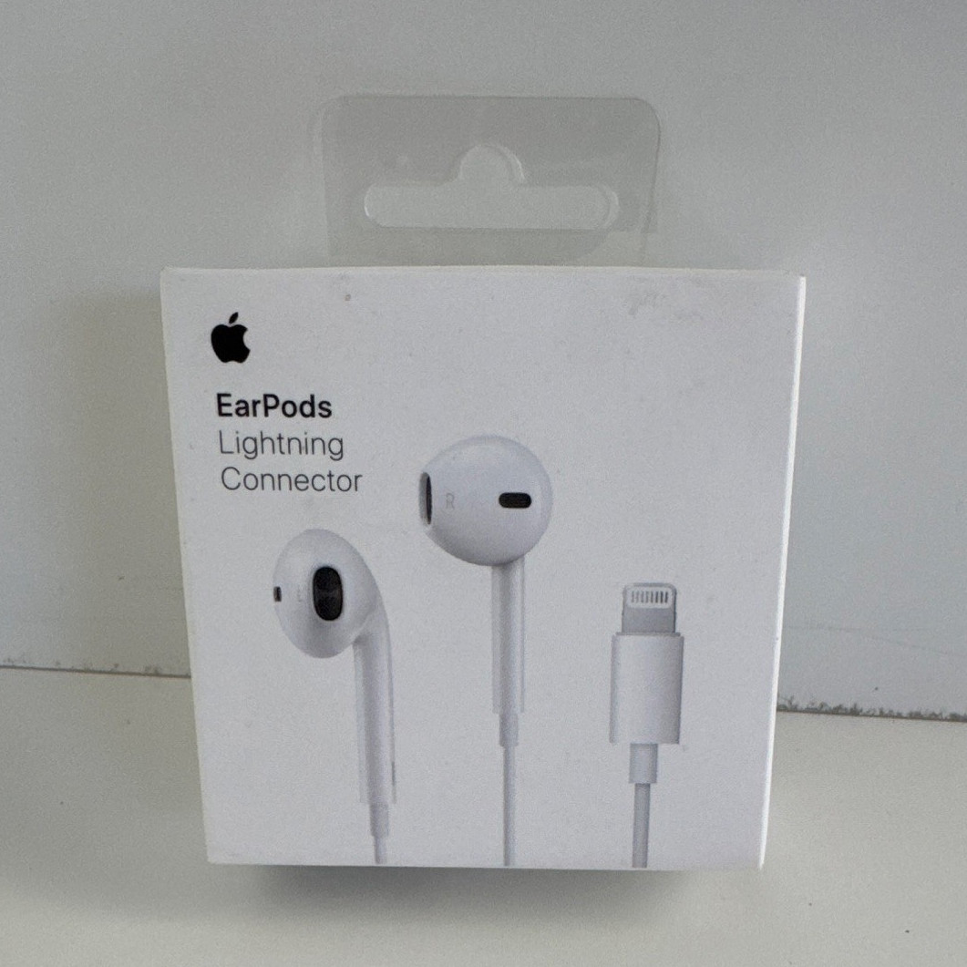 Apple EarPods White Lightning In-Ear Earbuds w/ In-Line Control Mic MMTN2AM/A