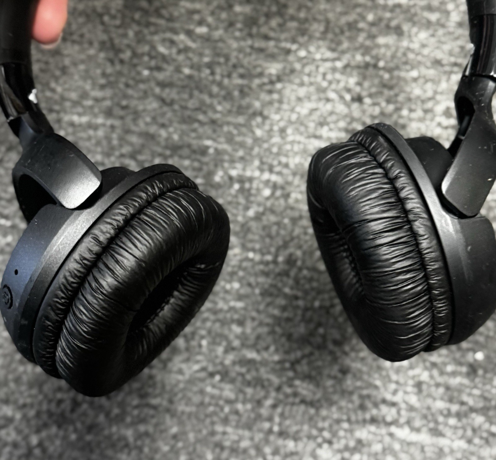 [LOT OF 8] JBL Tune 520BT Wireless On-Ear Headphones Bluetooth – Black