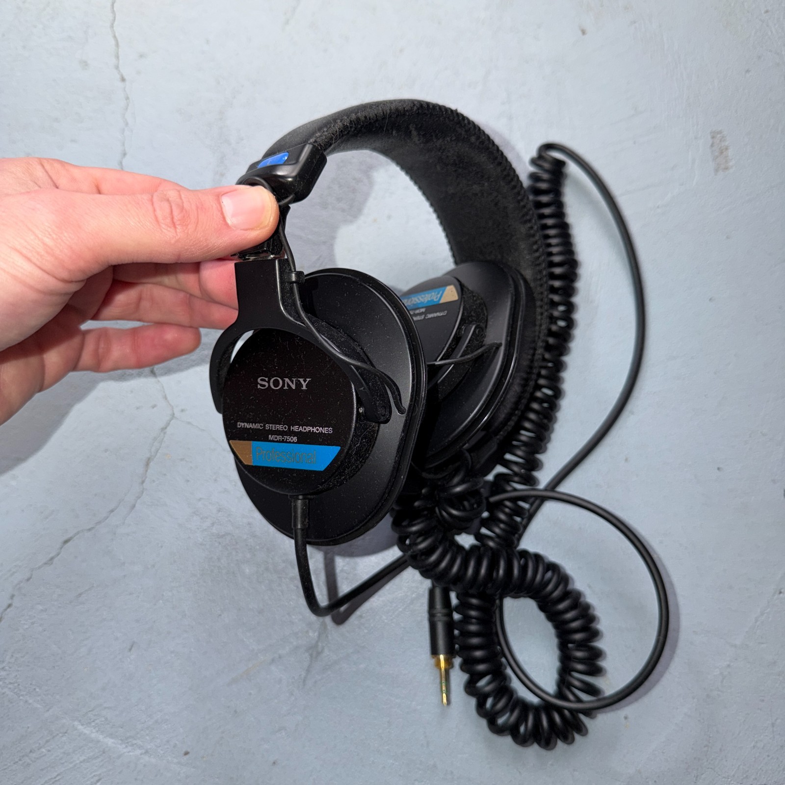 SONY Professional MDR7506 Studio Monitor Dynamic Stereo Headphones Need New Pads