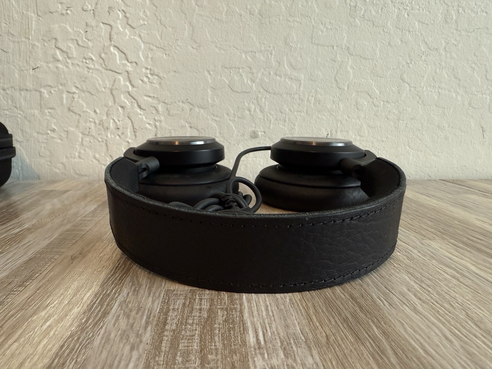 Bang & Olufsen American Airlines Flight Headphones 3 Prong Jack W/ Case