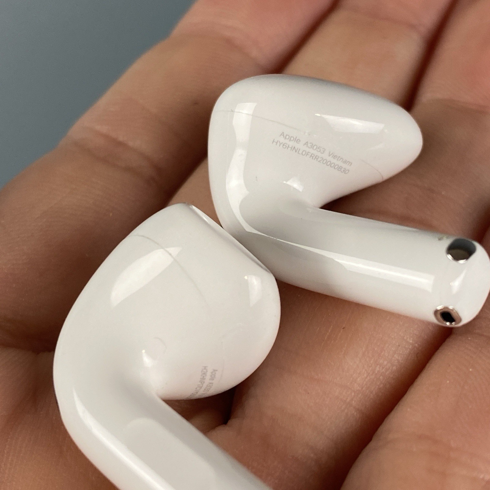 AiRPODS 4 (ANC) White Bluetooth Wireless In-Ear Earbuds MXP93LL/A