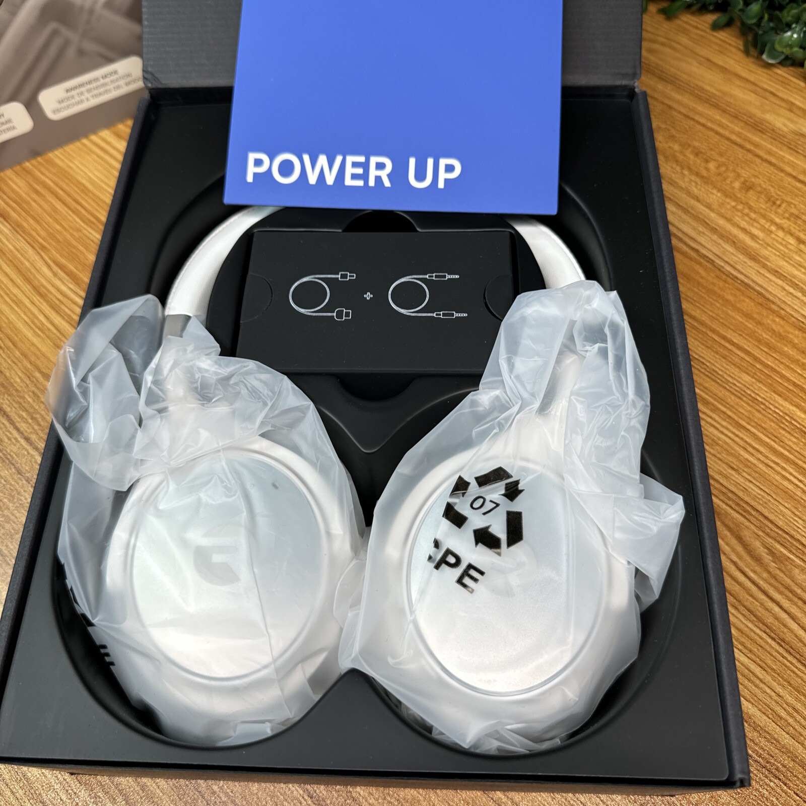 Raycon RBH820-WHI The Everyday Over-Ear Noise-Canceling Headphones – White
