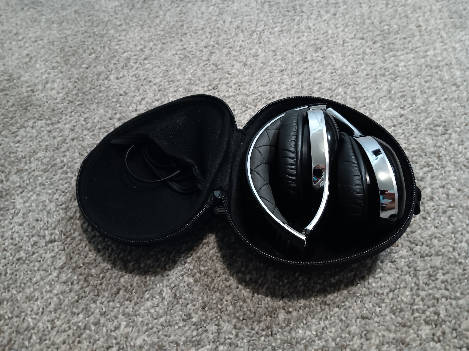 SOUL by Ludacris SL150 On-Ear wired chrome Headphones