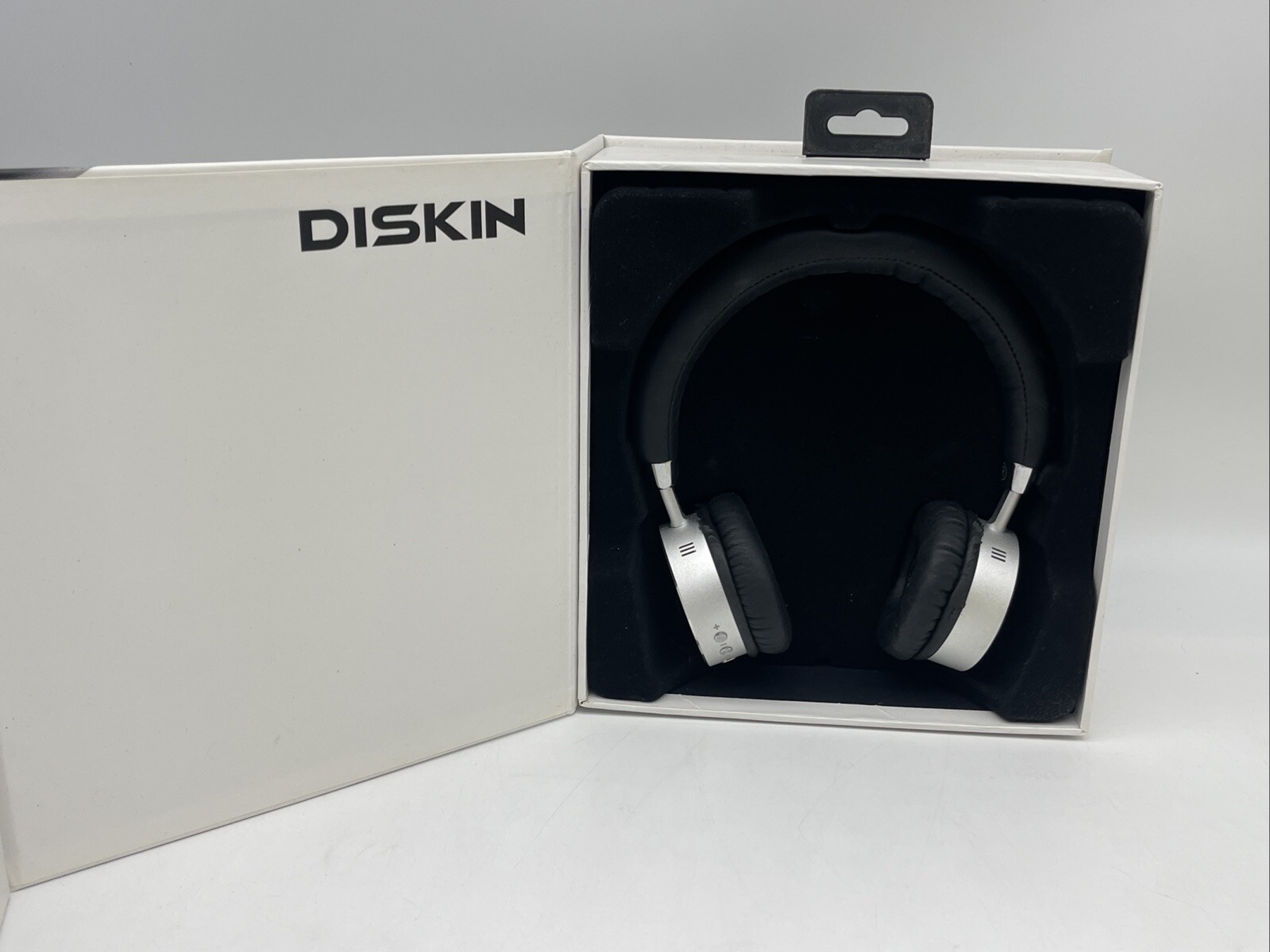Diskin White Silver Wireless Bluetooth Volume Control On-Ear Headphones W Box