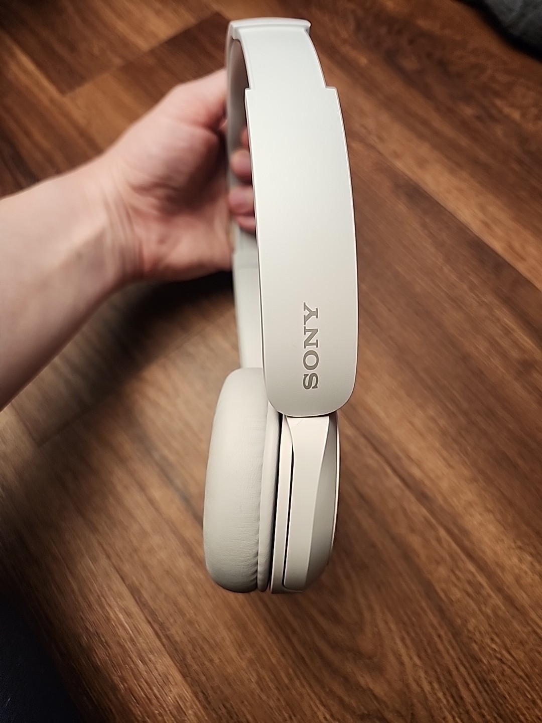 Sony YY2958 Wireless On-Ear Bluetooth Headphones White WH-CH520