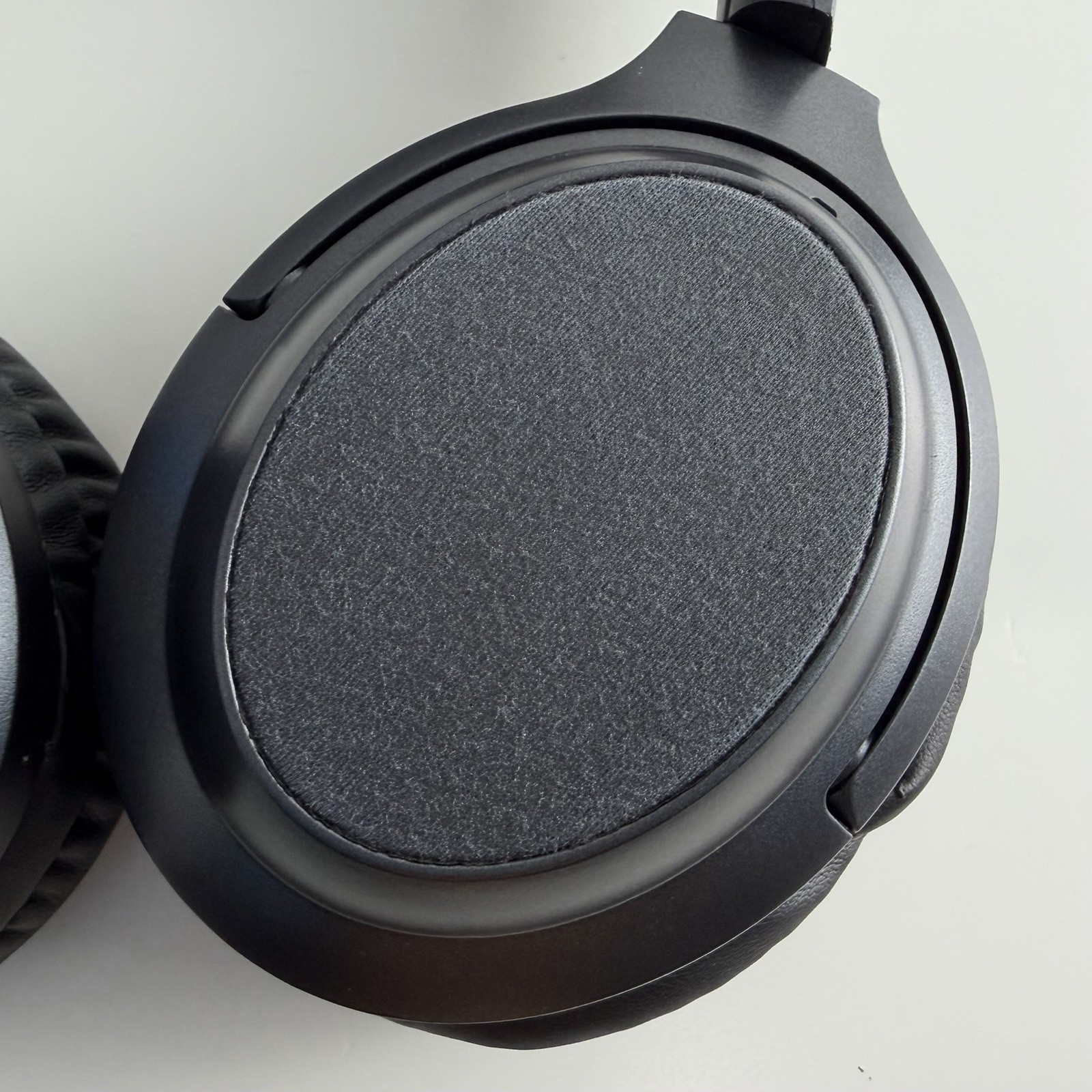 Brookstone Airphones Wireless Noise Cancelling Headphones BKH928