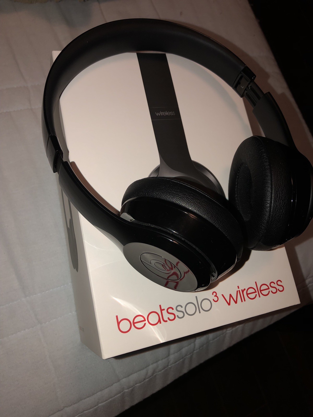 beats solo 3 wireless gloss black