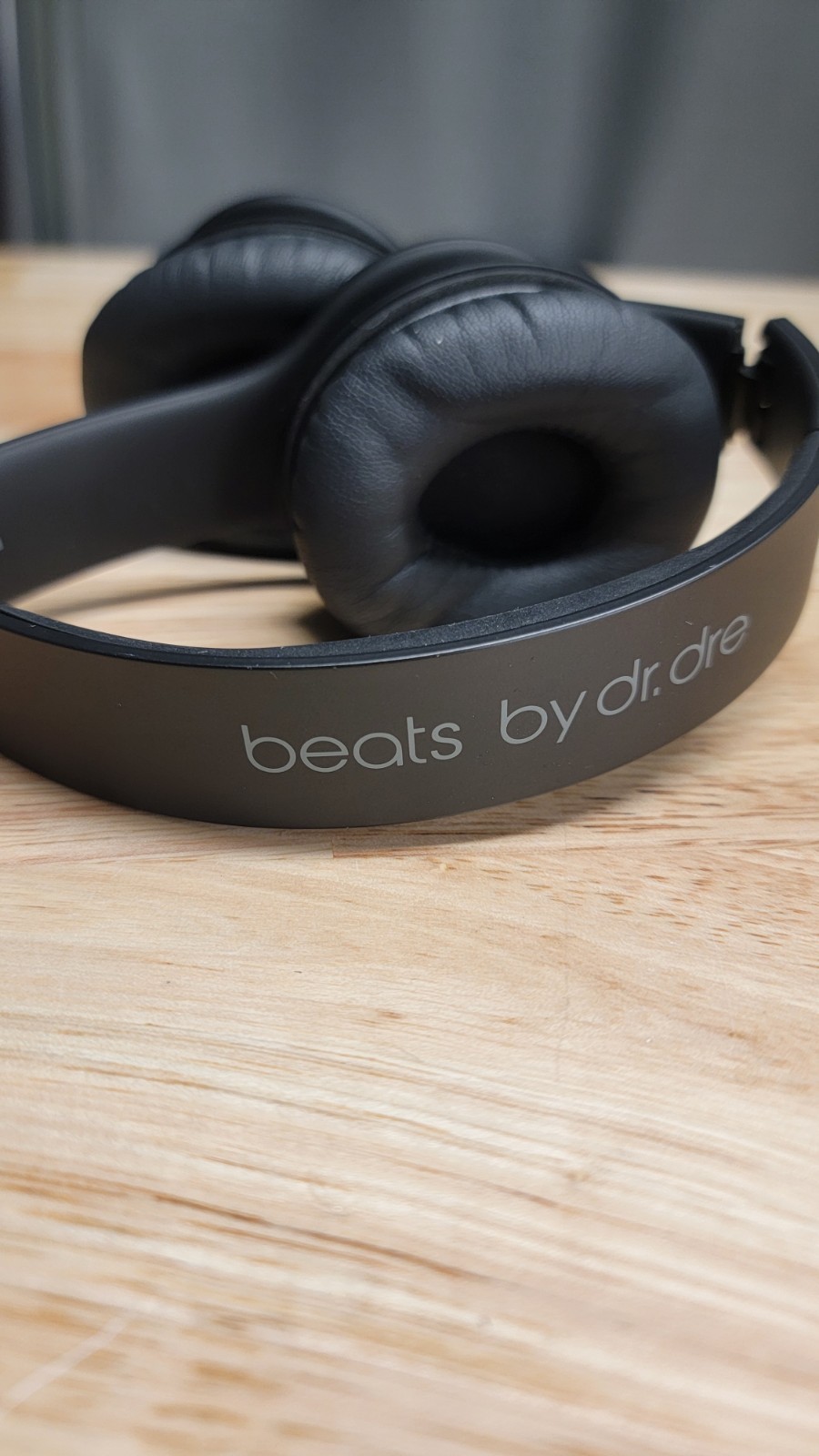 Beats By Dre Solo HD Headphones Black with In-line Control on Cable /Great Sound