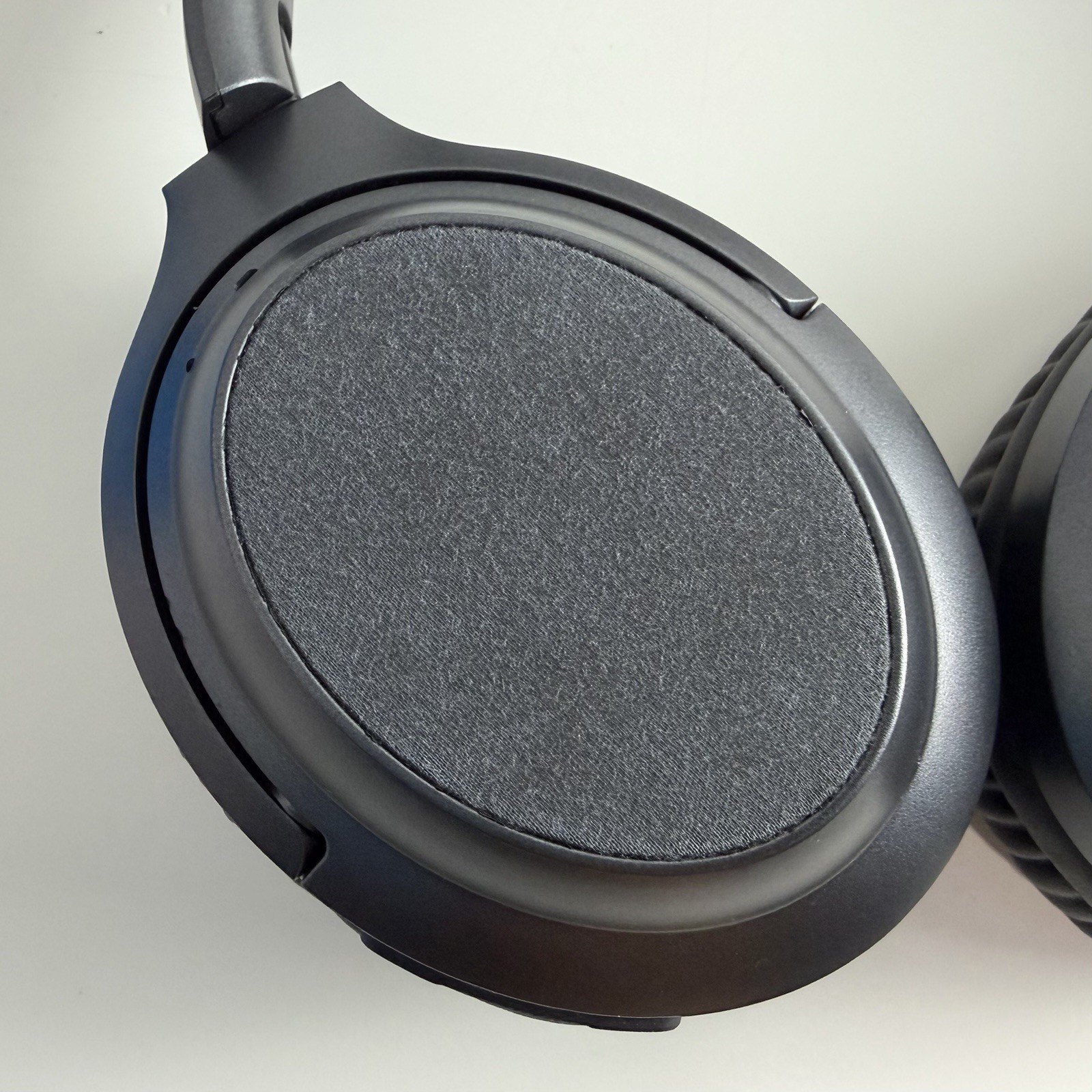 Brookstone Airphones Wireless Noise Cancelling Headphones BKH928