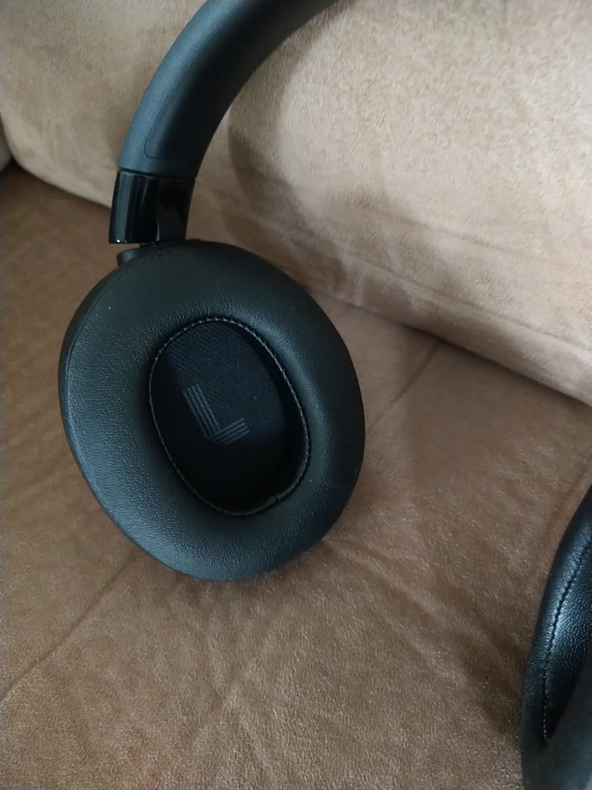 JBL Tune 720BT – wireless over-ear headphones- Black