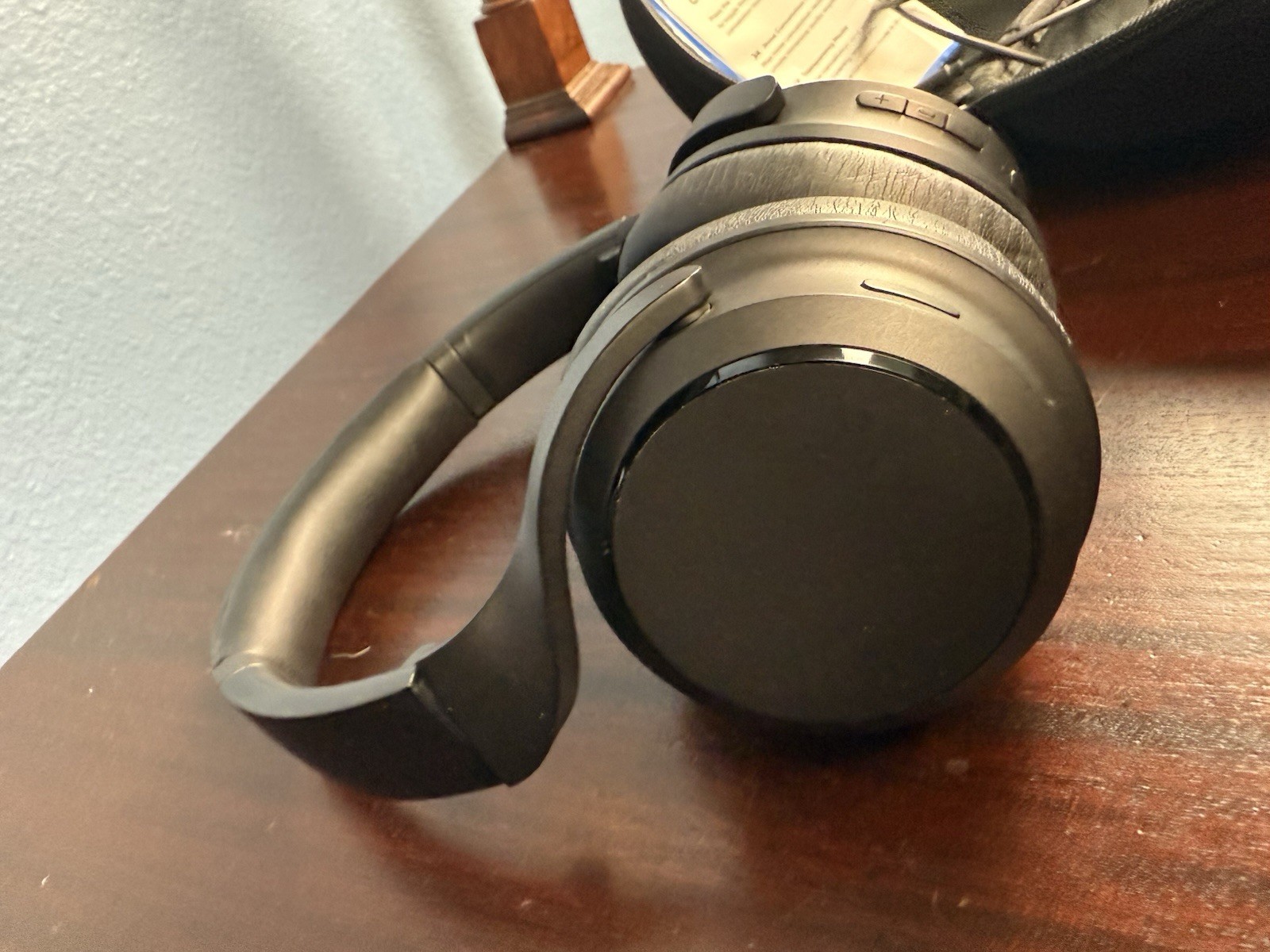 Wyze Wireless Headphones, Active Noise Canceling W Travel Case EUC