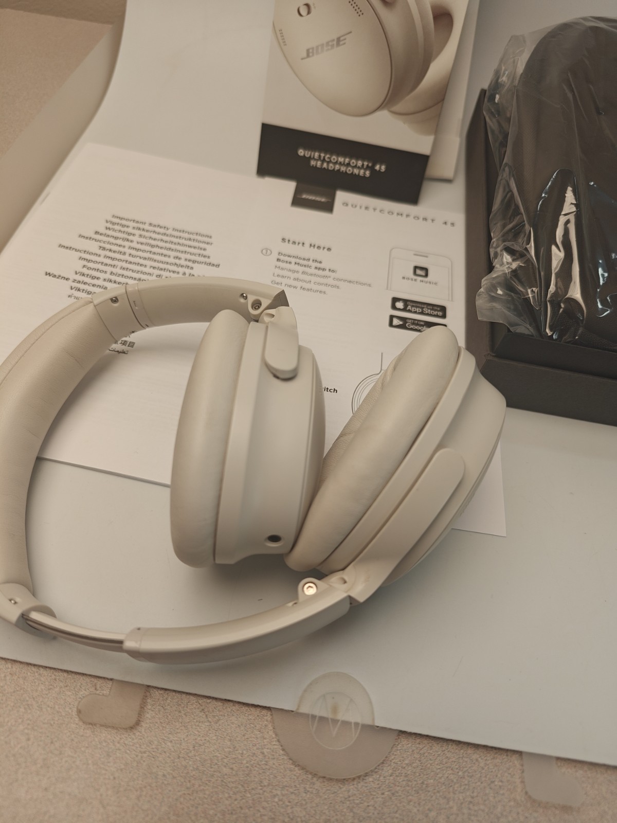 Bose QuietComfort 45 Wireless Over-Ear Headphones White Smoke Low Use Excellent!