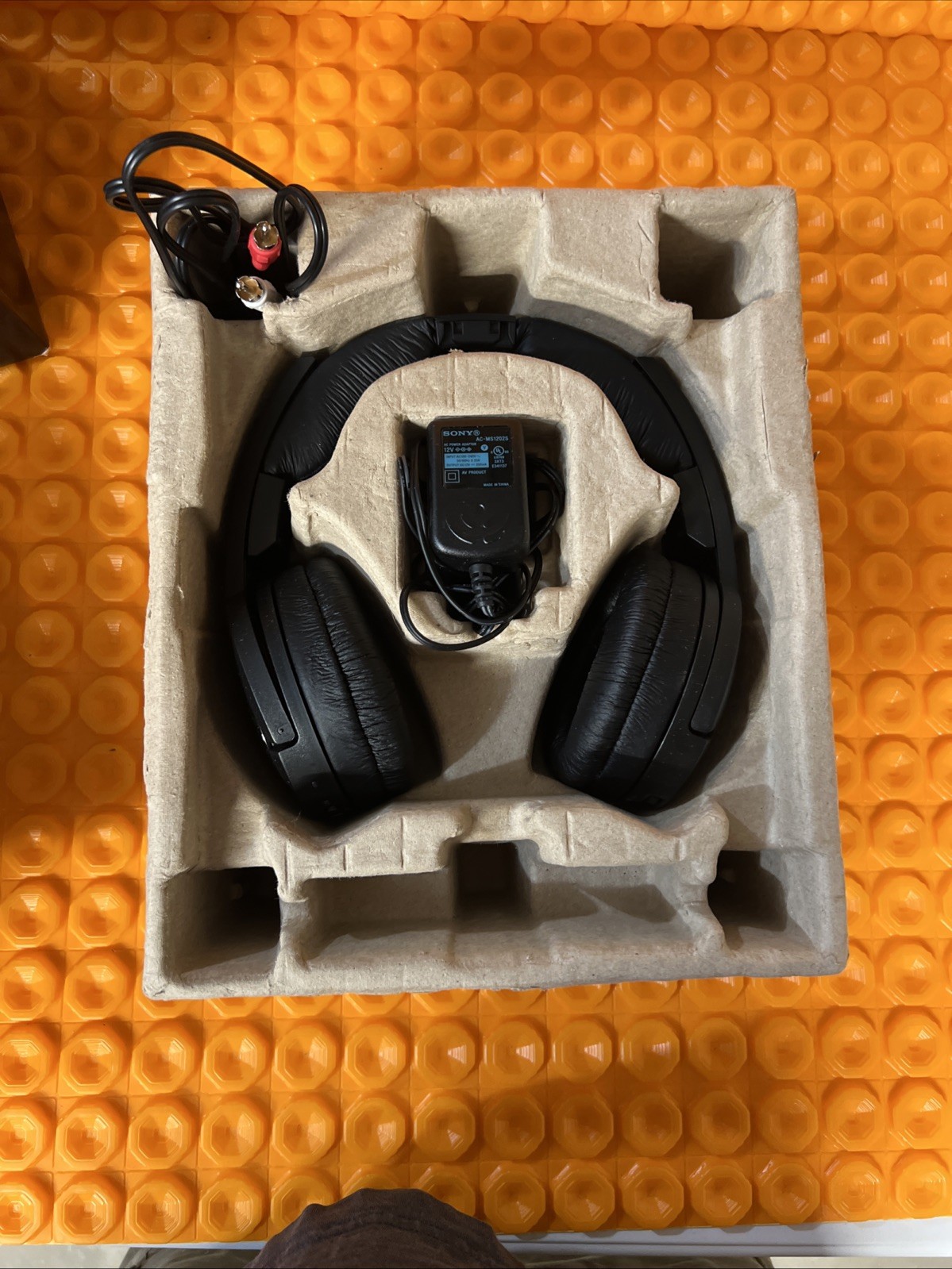 Sony MDR-RF985RK Over Ear Headphones – Black