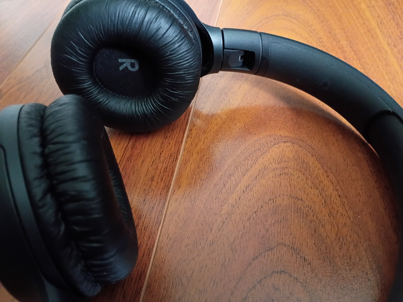 JBL Tune 510BT, Wireless on-ear headphones