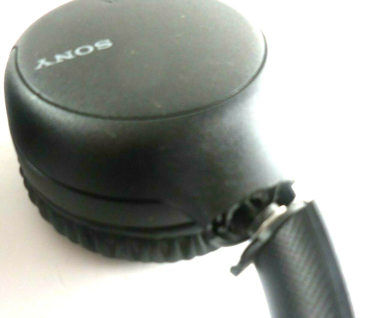 Sony WH-CH710N Wireless Over-Ear Noise Canceling Headphones ( BROKEN HINGE)