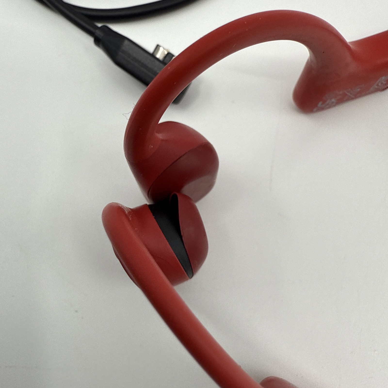 Shokz S803-ST-RD-US OpenRun Bone Conduction Open-Ear Headphones, Red *READ*