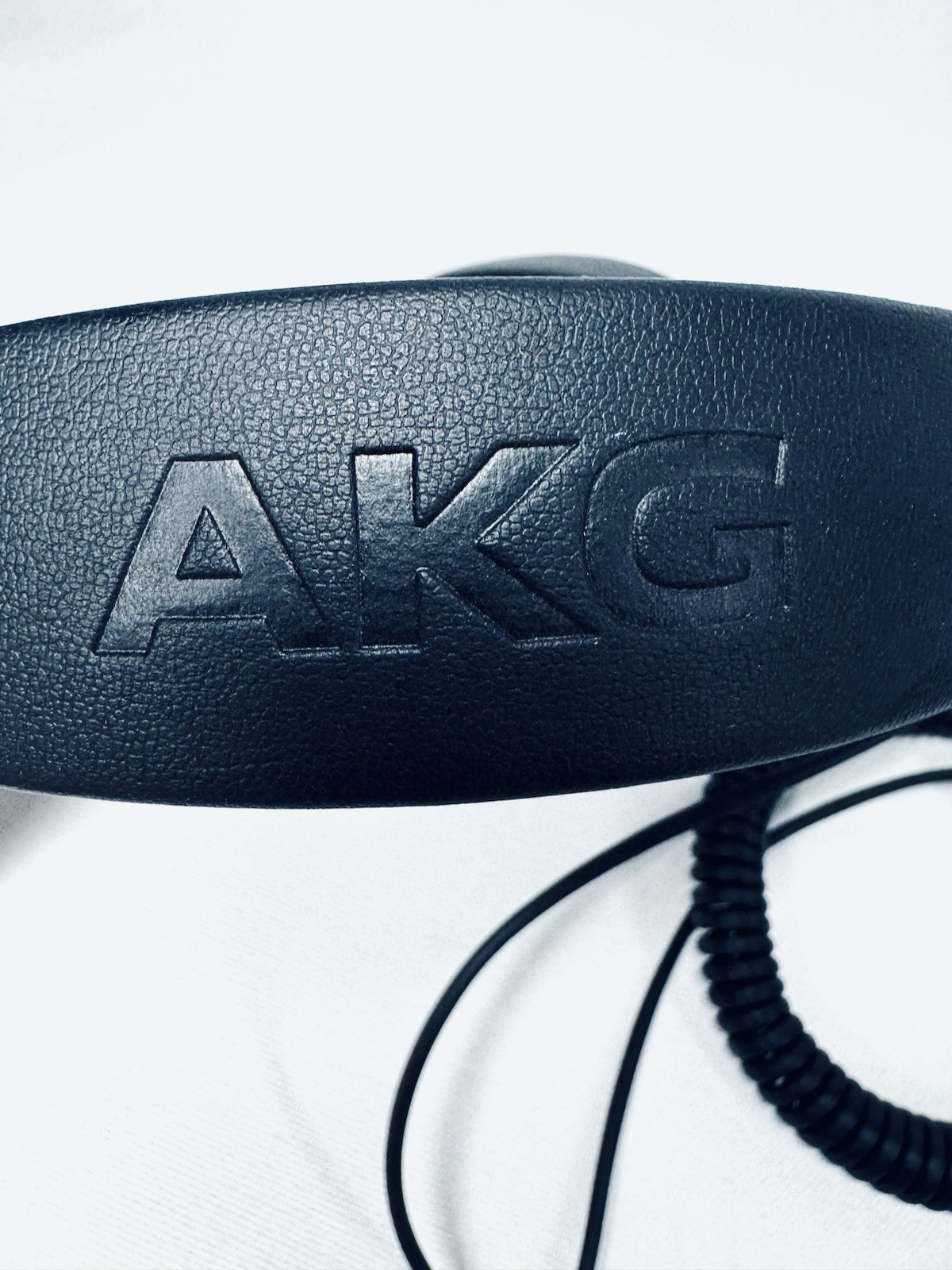 AKG K371 Closed-Back Studio Headphones Over the Ear Foldable 50mm Read