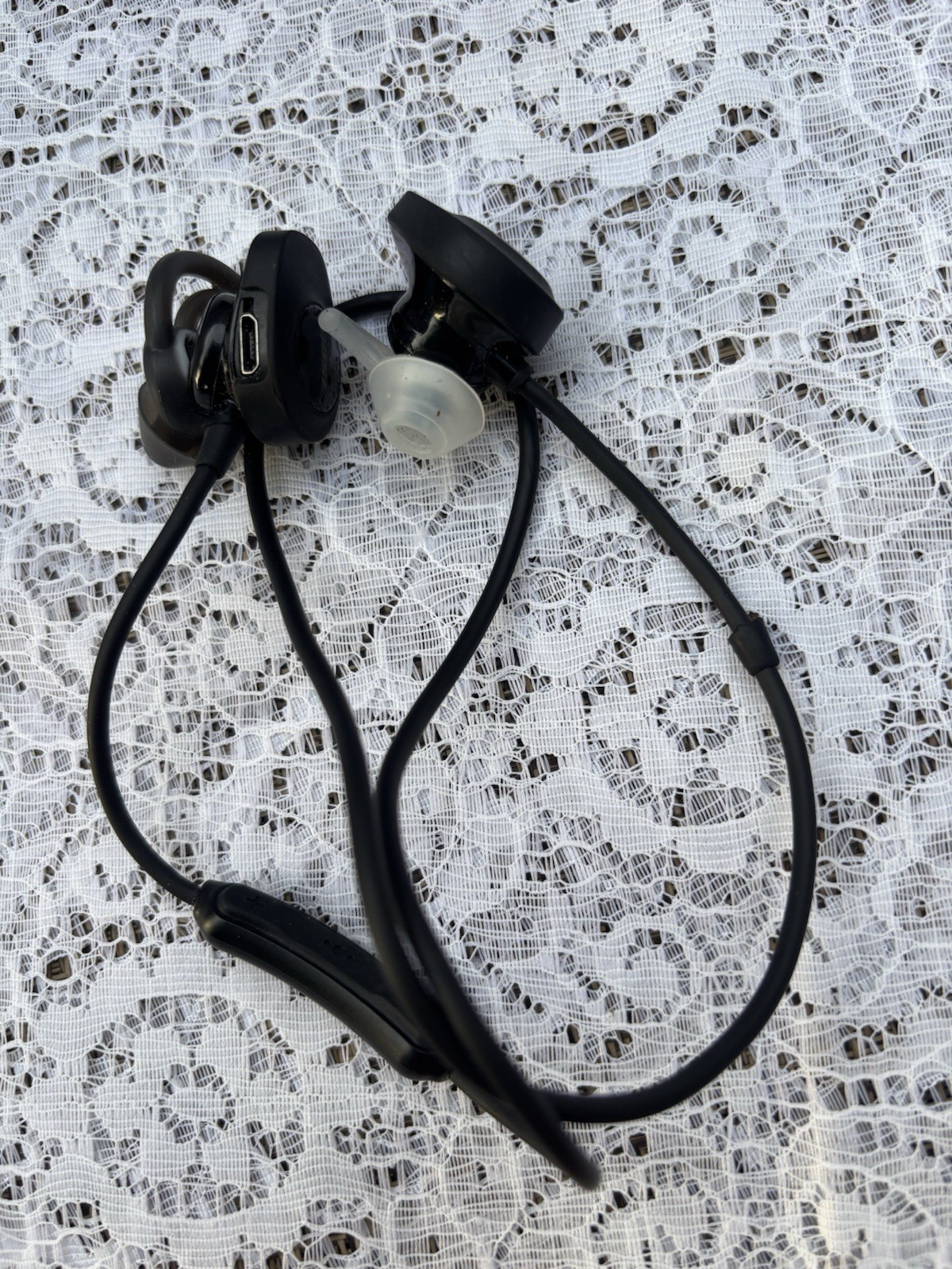 Bose SoundSport In-Ear Earbud Ear-Hook Wireless Bluetooth Mic Black Gray