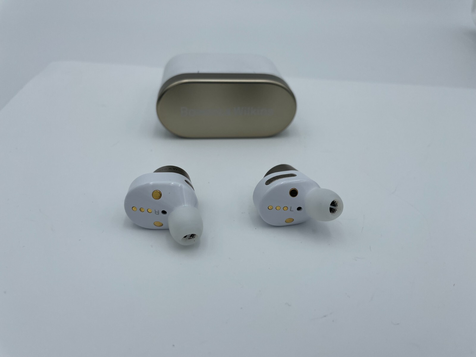Bowers & Wilkins P17 In-ear True Wireless Headphone – White Gold – GENUINE