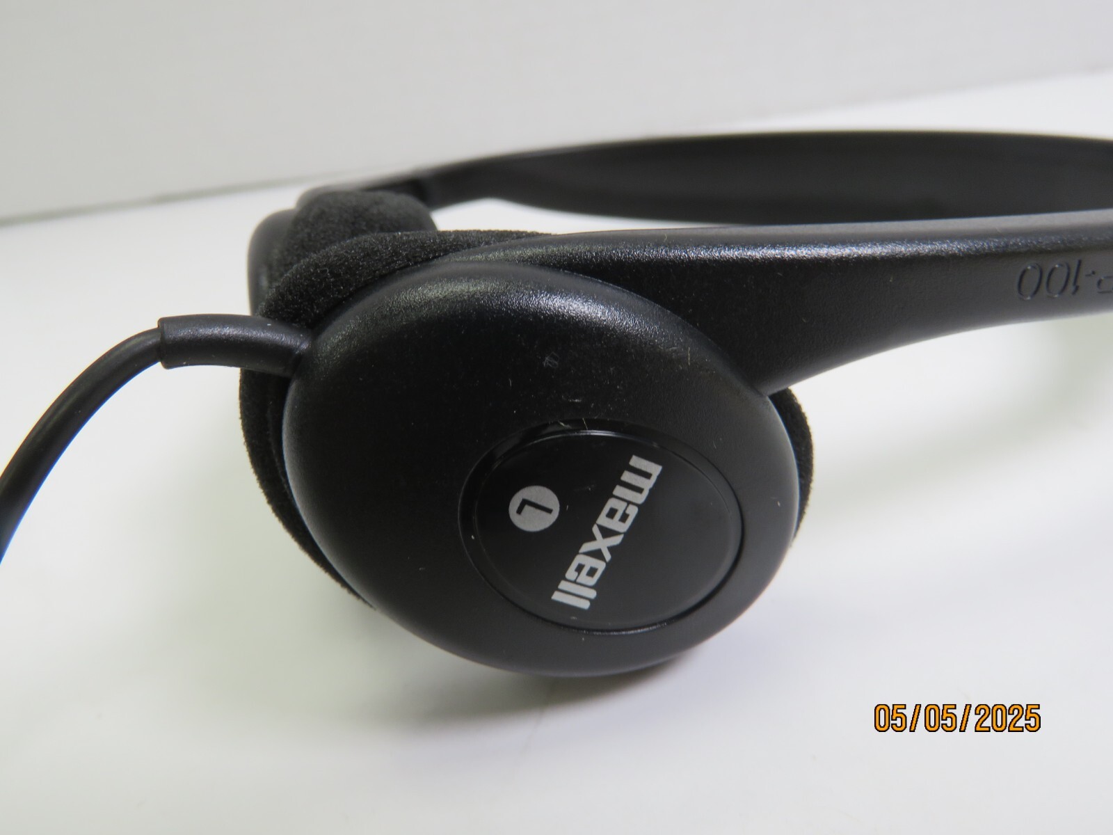 Maxell Lightweight Headphone HP-100 w/Adjustable Headband [FP46]