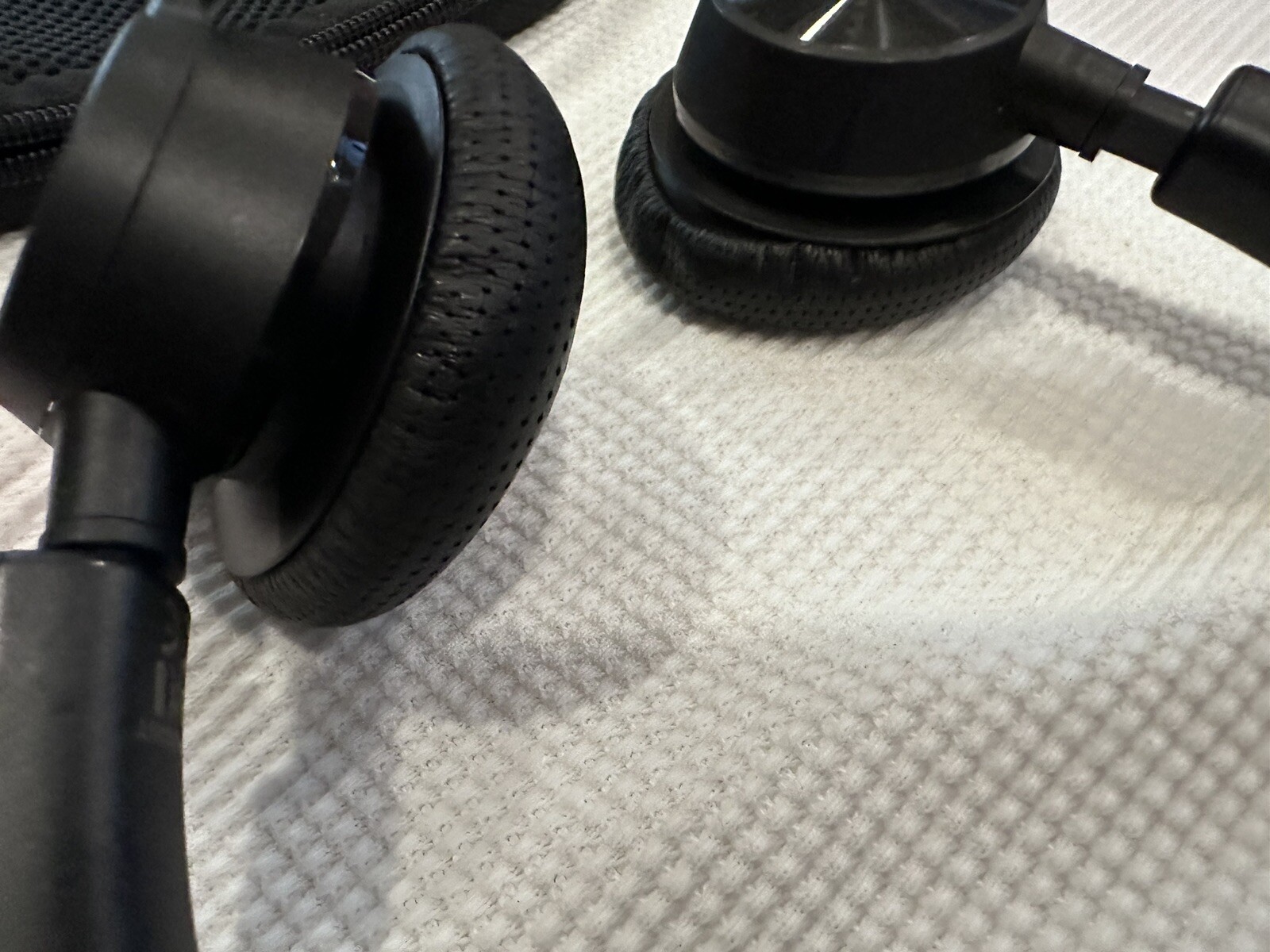 Plantronics Over the Ear Headphones BW3300 With Mesh Zipper Case & Connect Wire