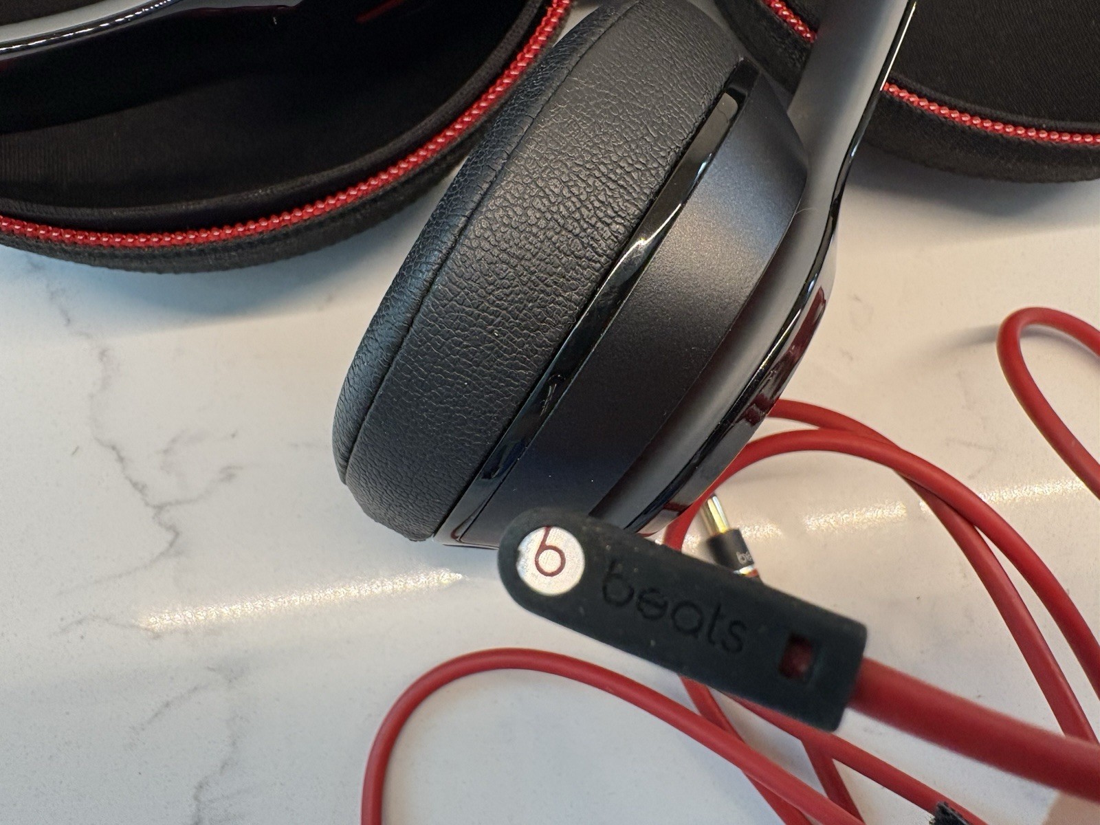 Beats by Dr. Dre Solo 2 On-Ear Headphones Black with Case & Audio Cable Used
