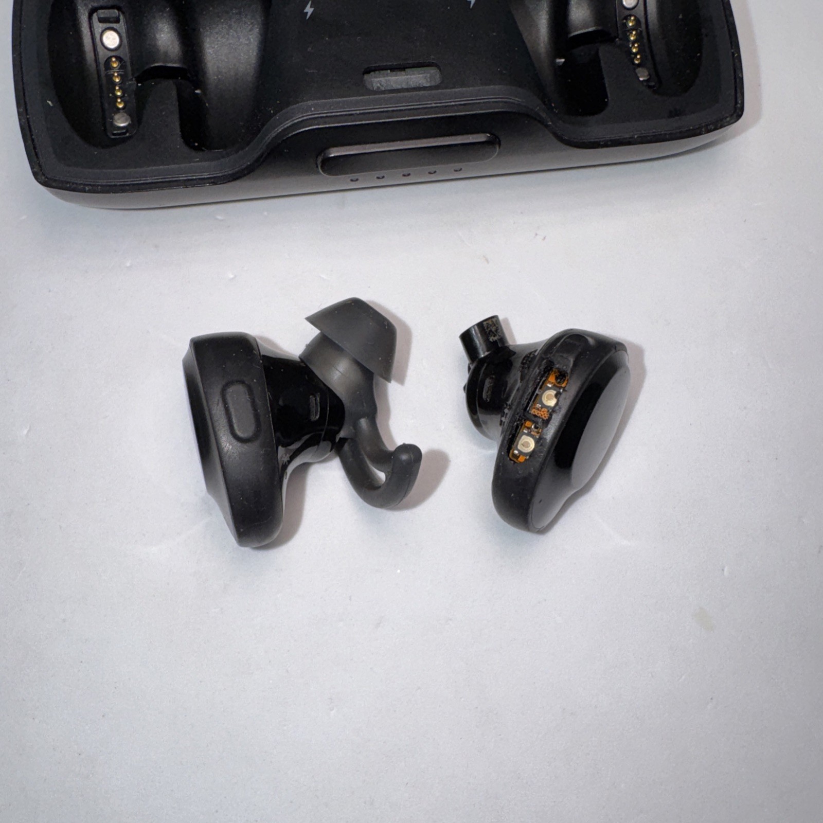 Bose SoundSport Free 423729 Wireless Headphones Bluetooth Earbuds Used (Read!