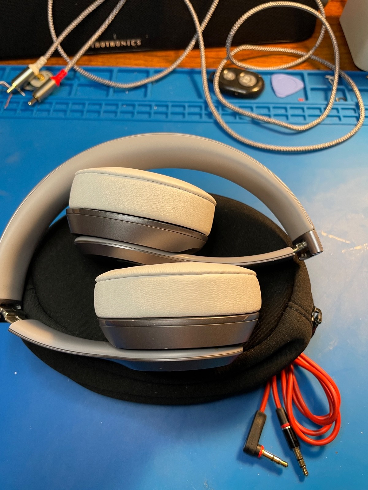 Beats by Dr. Dre Solo2 Wired on Ear Headphones – Gray Blue