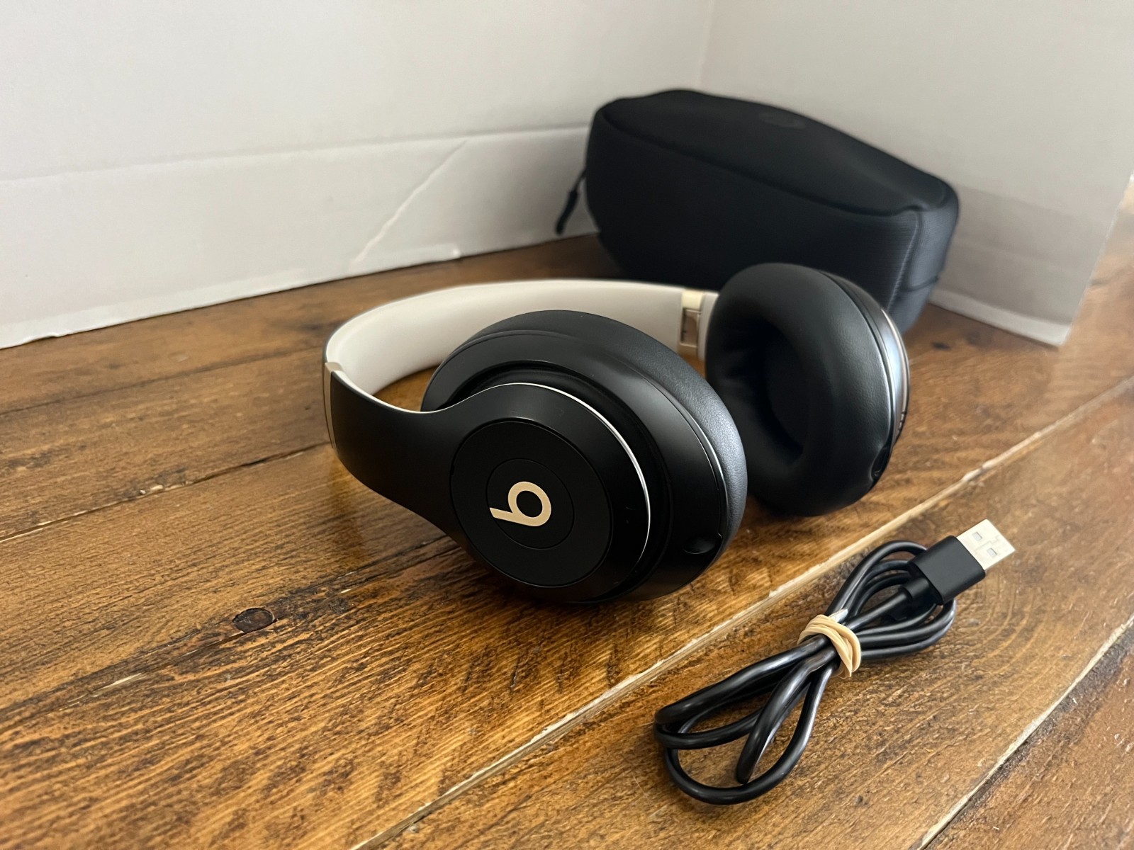 Beats by Dr. Dre Beats Studio Pro Wireless Noise Cancelling Black & Gold w/ Case