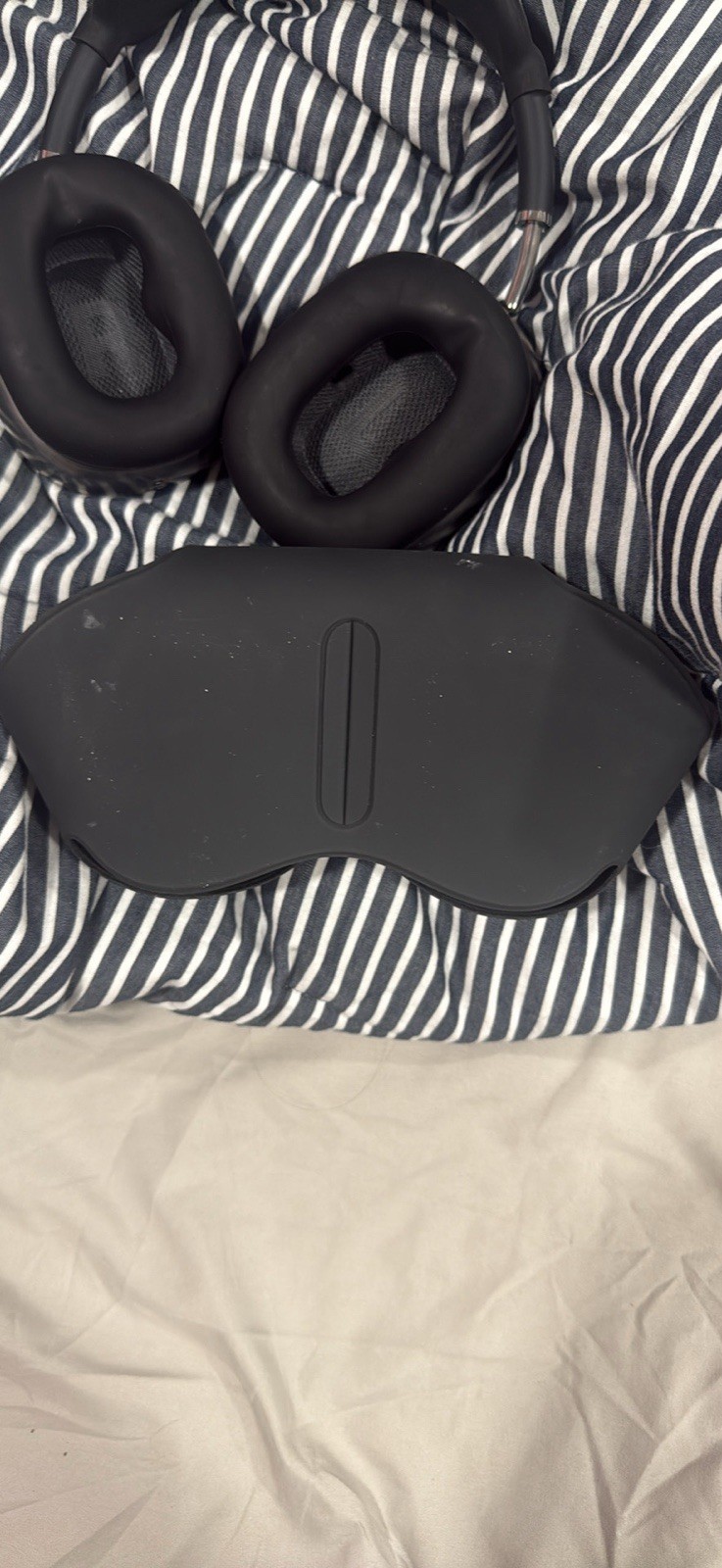 Apple AirPods Max Wireless Bluetooth Over-Ear Headphones Gray/Black