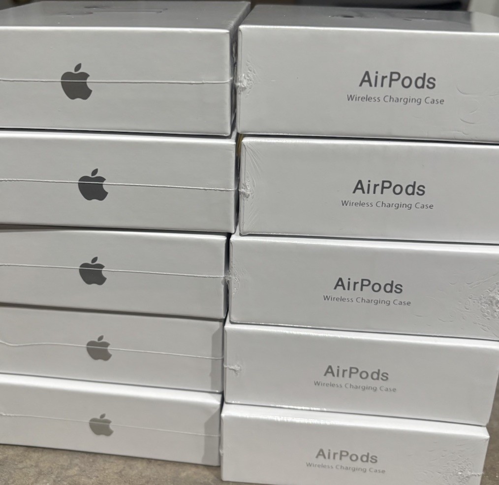 Apple AirPods Wireless Charging Case White Bluetooth Earbuds Lot of 10