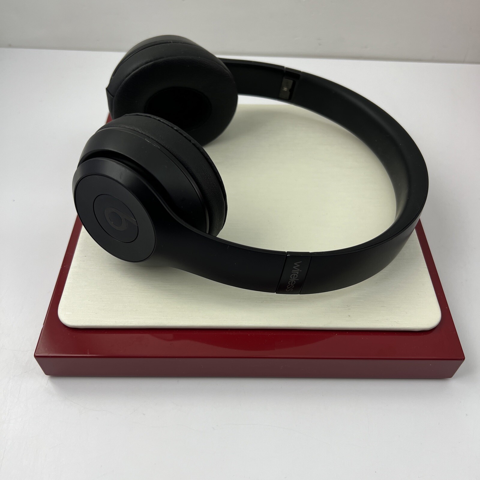 Beats by Dr. Dre Solo3 Over the Ear Headphone – Gloss Black