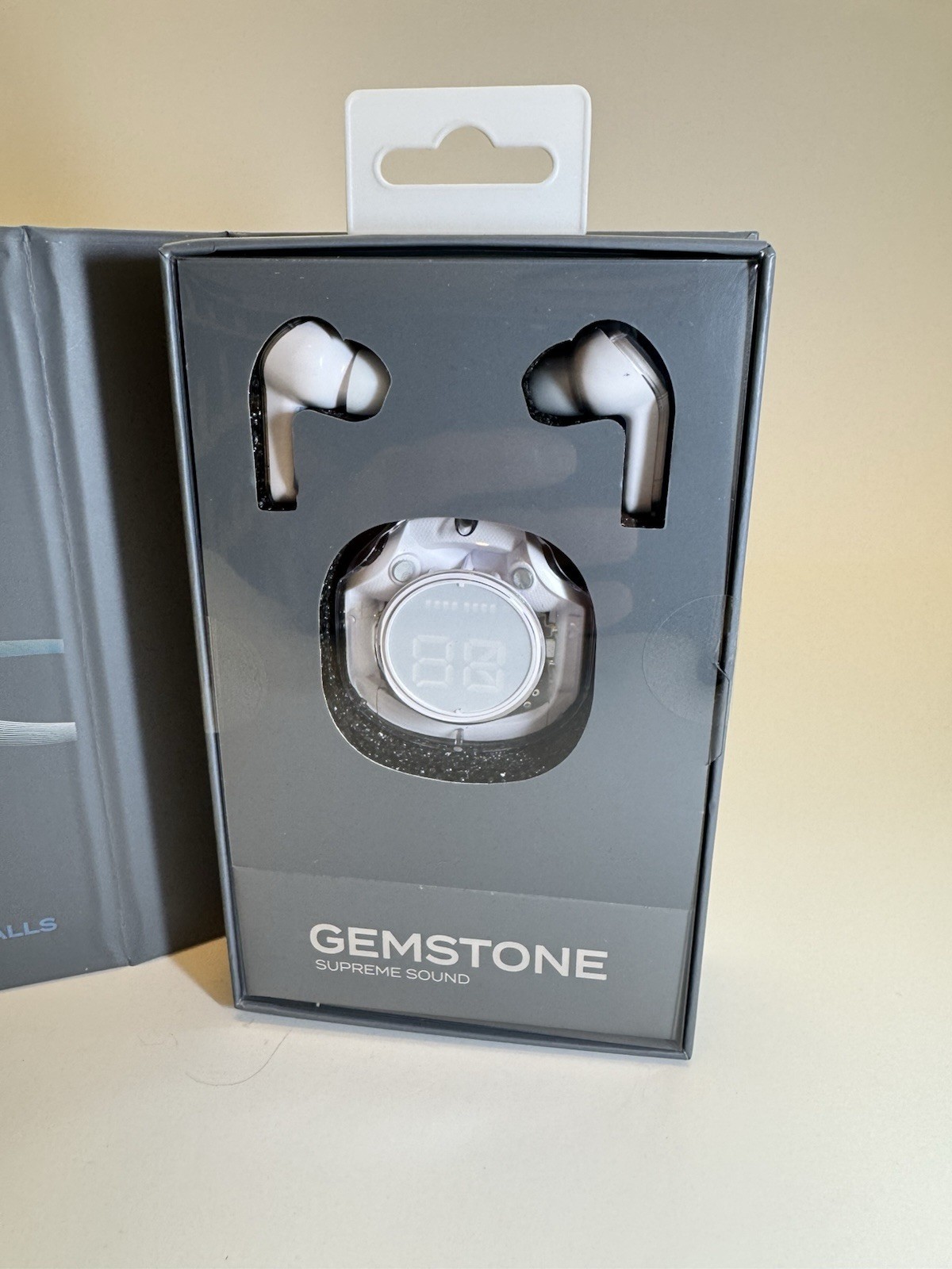 Acelloiries GemstonePro LED Digital Display Earbuds 20 Hours of Playtime White