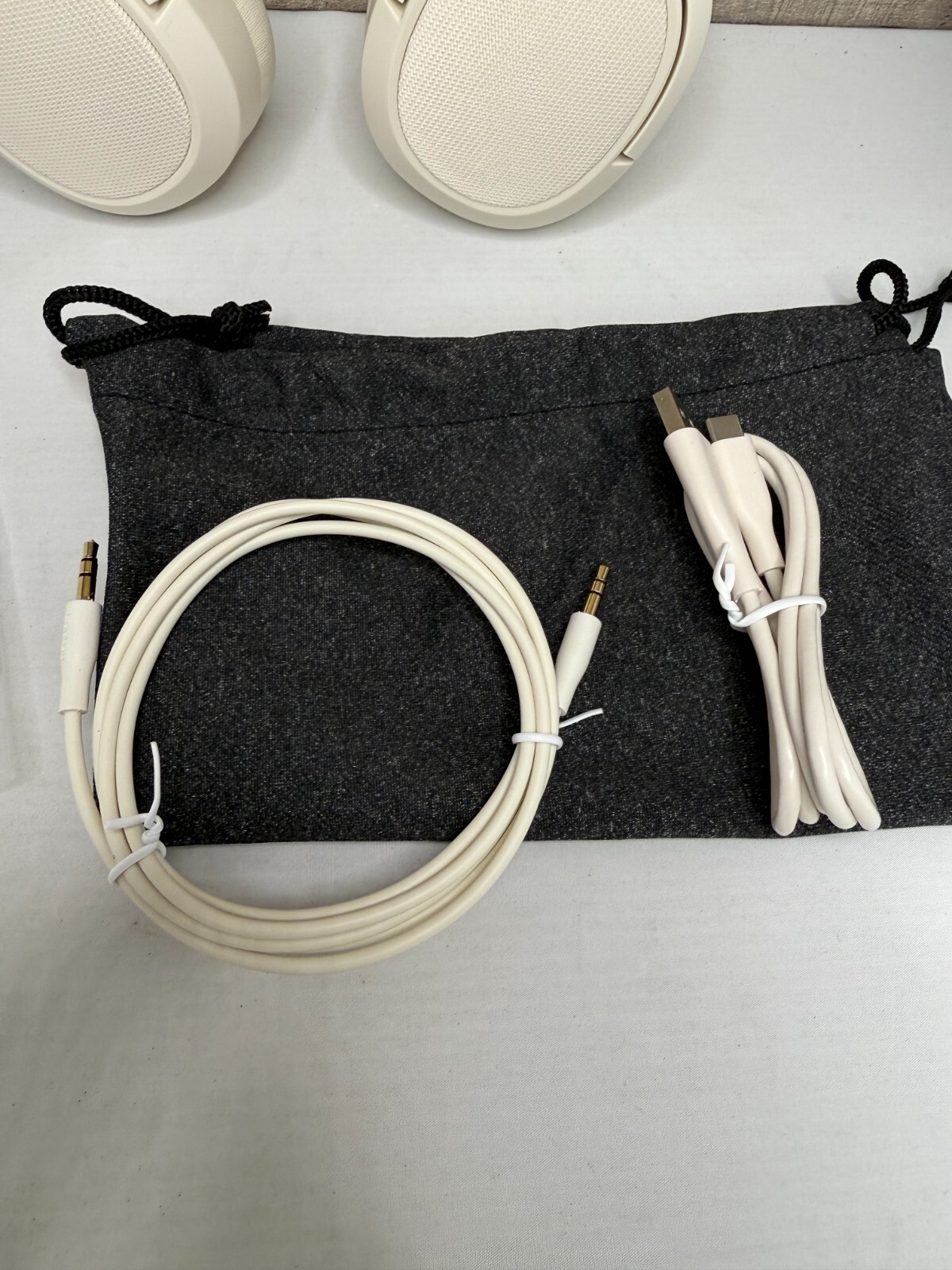 Active Noise Canceling Bluetooth Headphones Over-Ear Wireless Headsets white