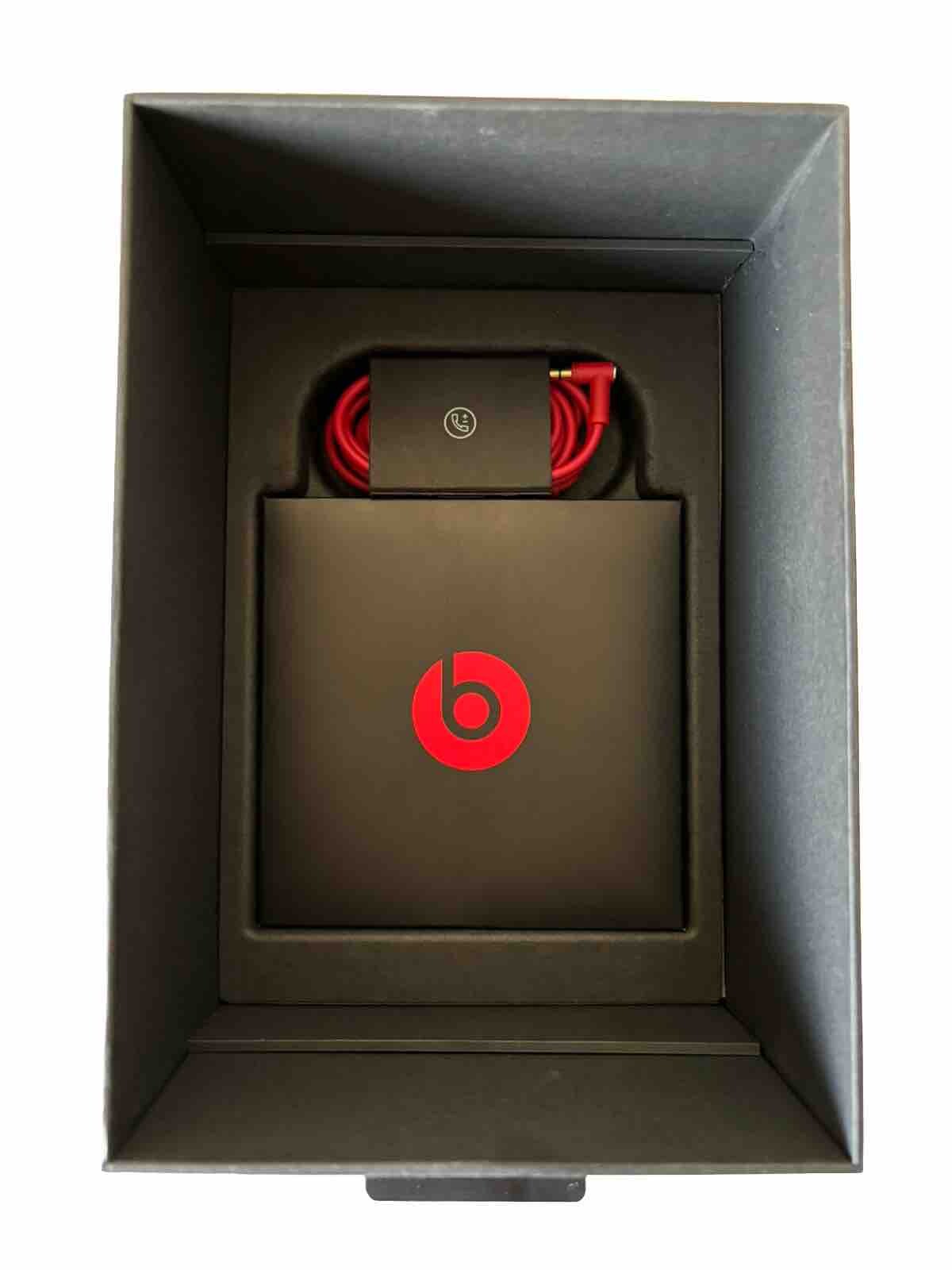 BEATS SOLO2 EARPHONES BLACK AND RED- Excellent Condition slightly Used