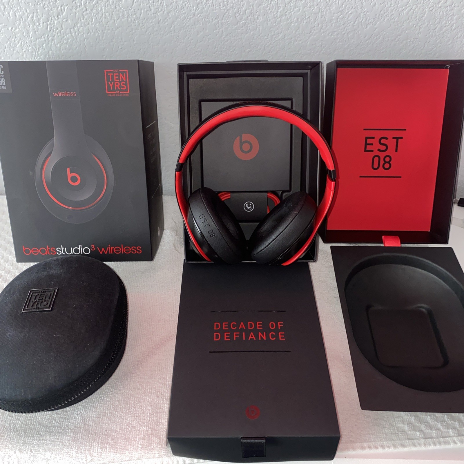 BEATS BY DR. DRE STUDIO 3 WIRELESS OVER-EAR HEADPHONES (DEFIANT BLACK / RED)