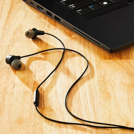 Onn Wired Earphones with Mic and 3.5mm Jack, Black – Comfortable Silicone Ear Ti