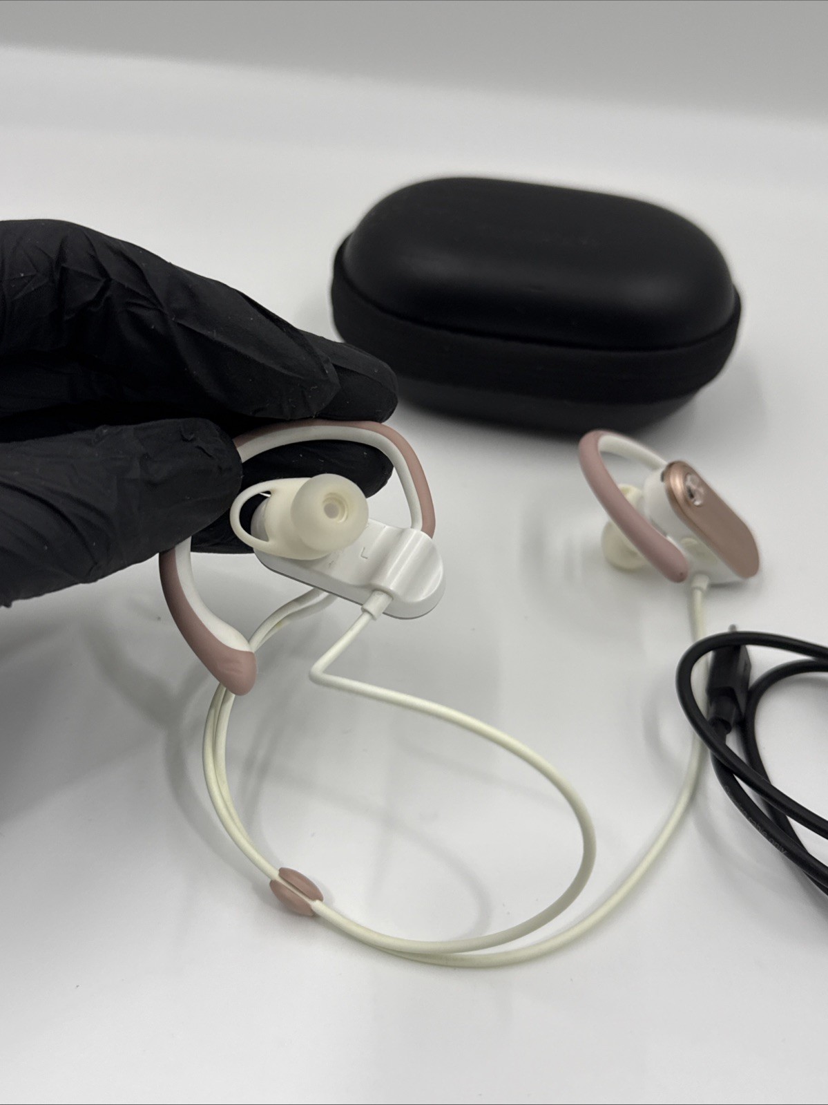 Blackweb A002 In-Ear Wireless Bluetooth Ear-hook Earbuds Read