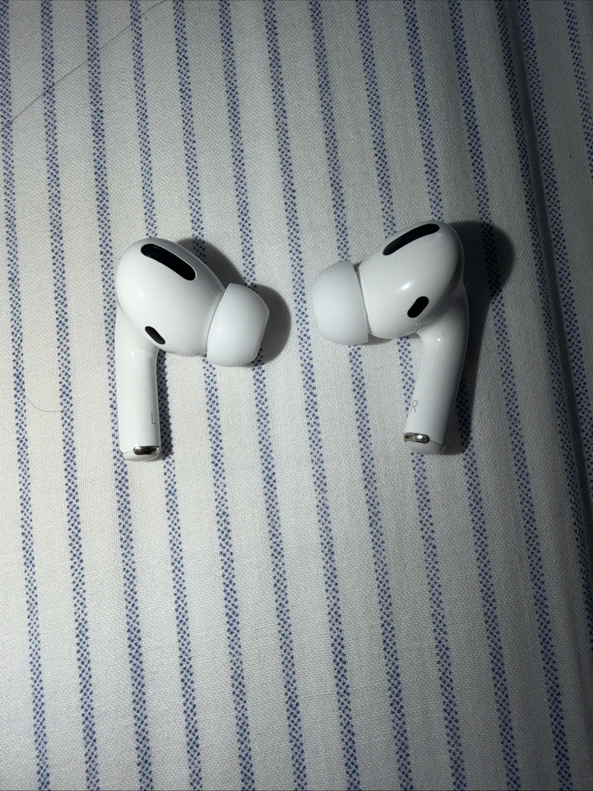 Unused Apple AirPods Pro 1st Gen – White Includes Box