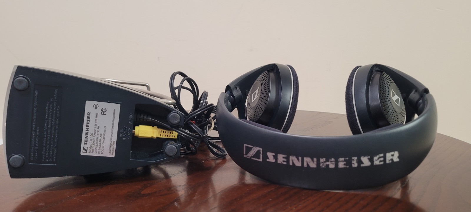 Sennheiser wireless Headphones TR 120 With base +cables Tested, Works