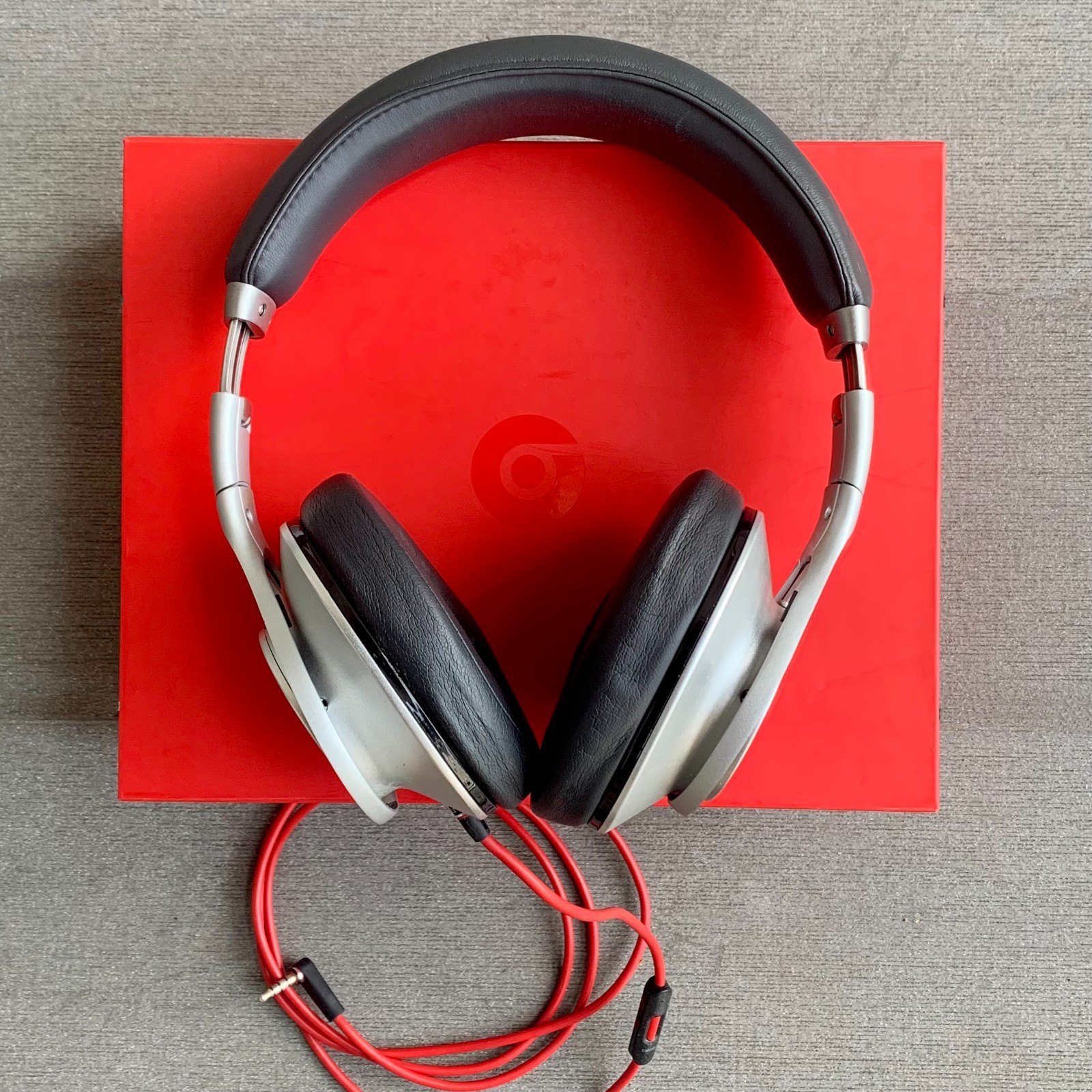 Beats by Dre Executive Over-the-Ear Headphones w/Original Case, Box, Accessories