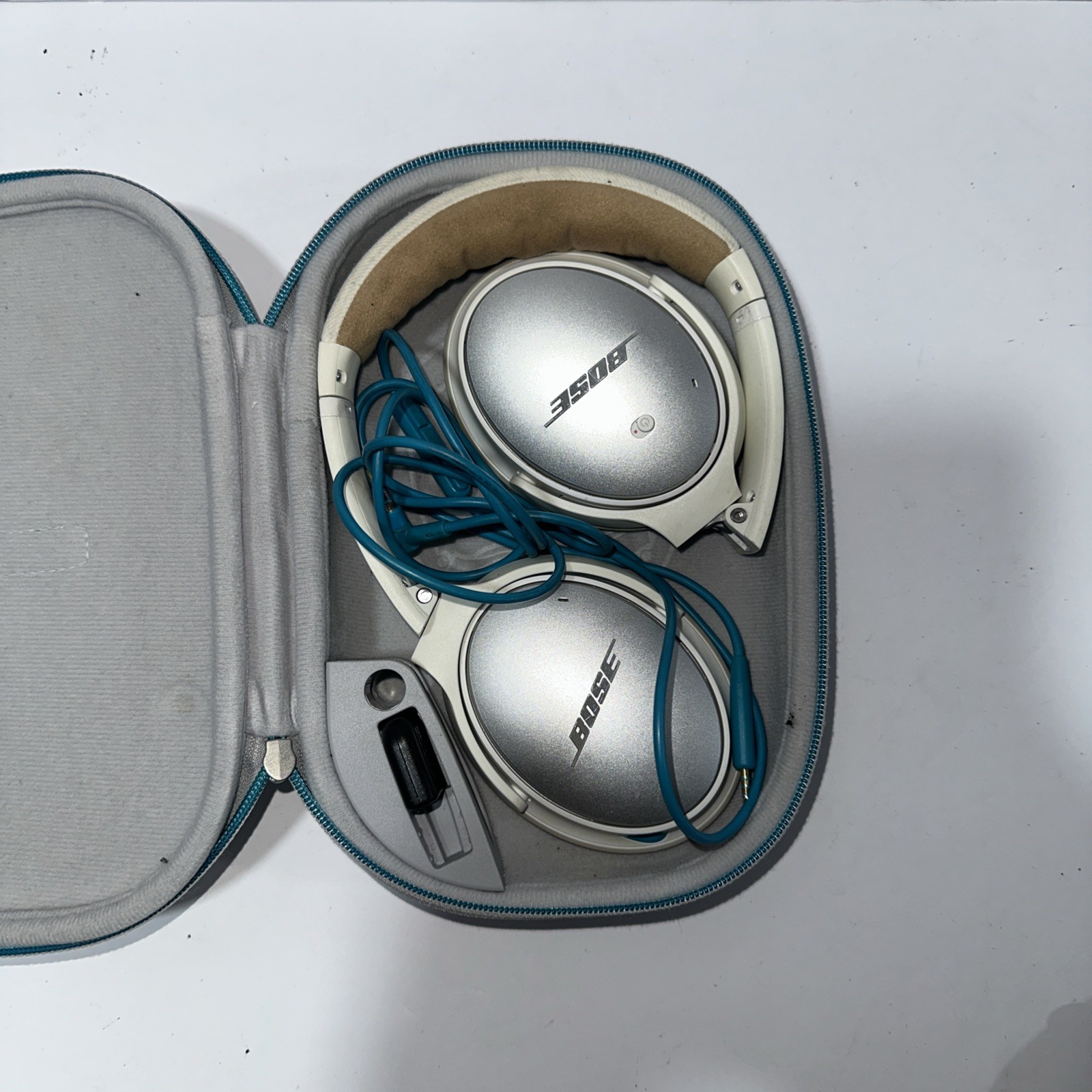 Bose QuietComfort QC25 White Noise Cancelling Tested Working (Needs pads)